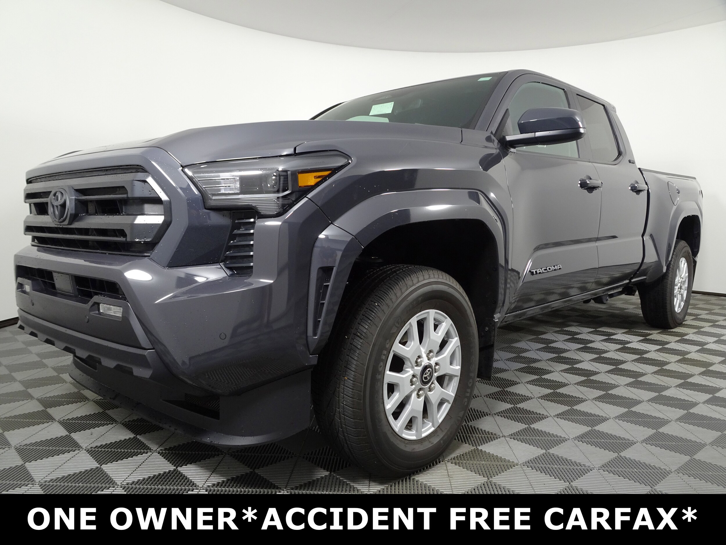 2024 Toyota Tacoma SR5 Double Cab photo 2