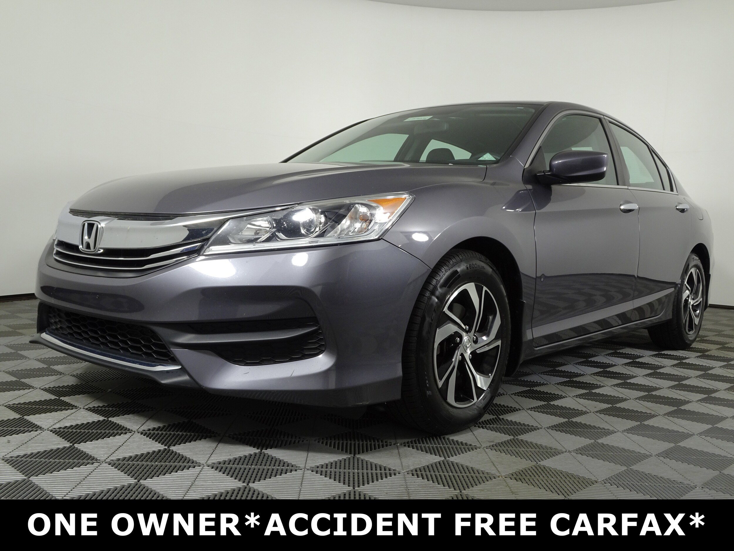 2017 Honda Accord LX photo 2