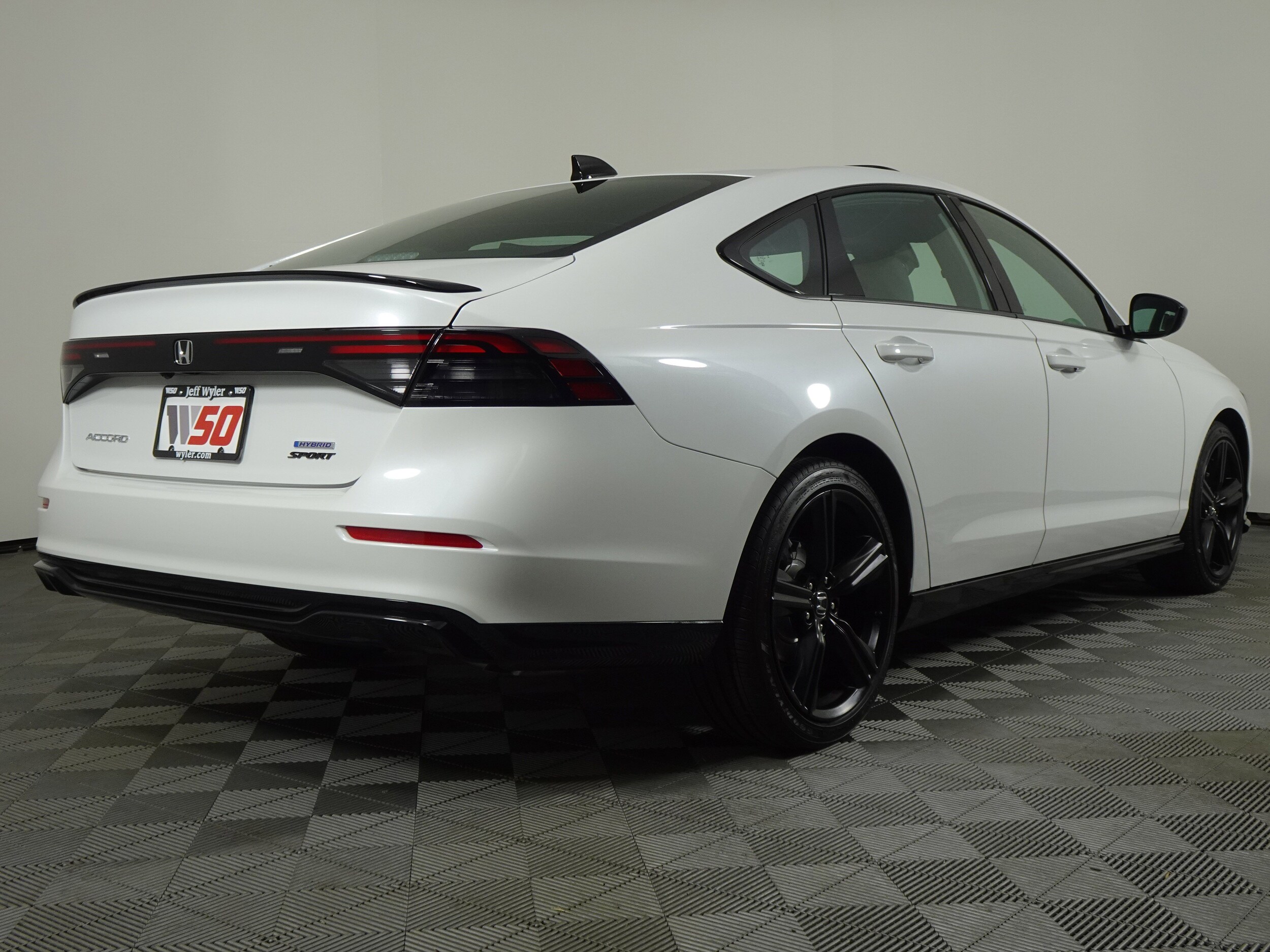 2025 Honda Accord Hybrid Sport-L photo 3