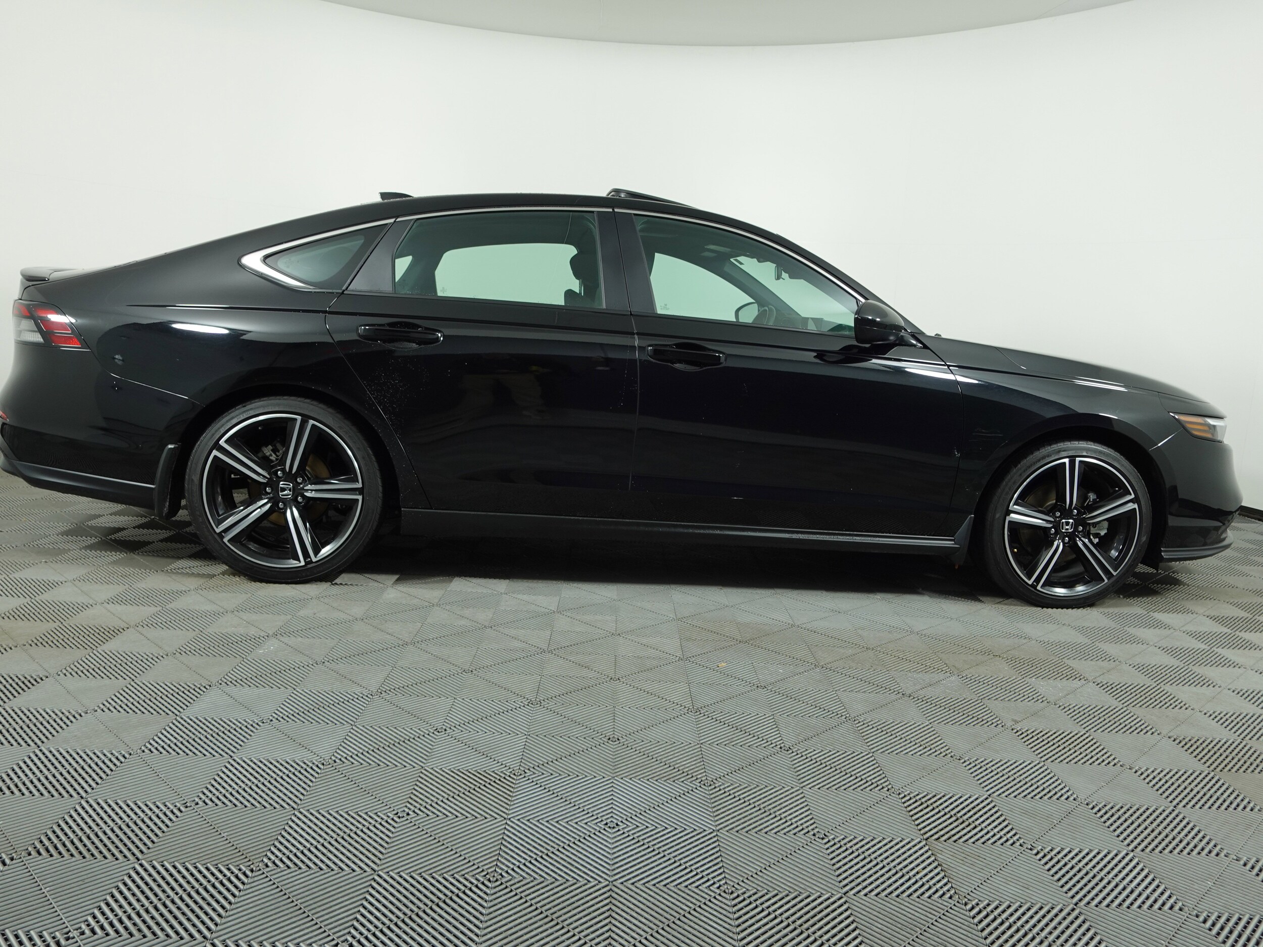 2023 Honda Accord Hybrid Sport photo 2