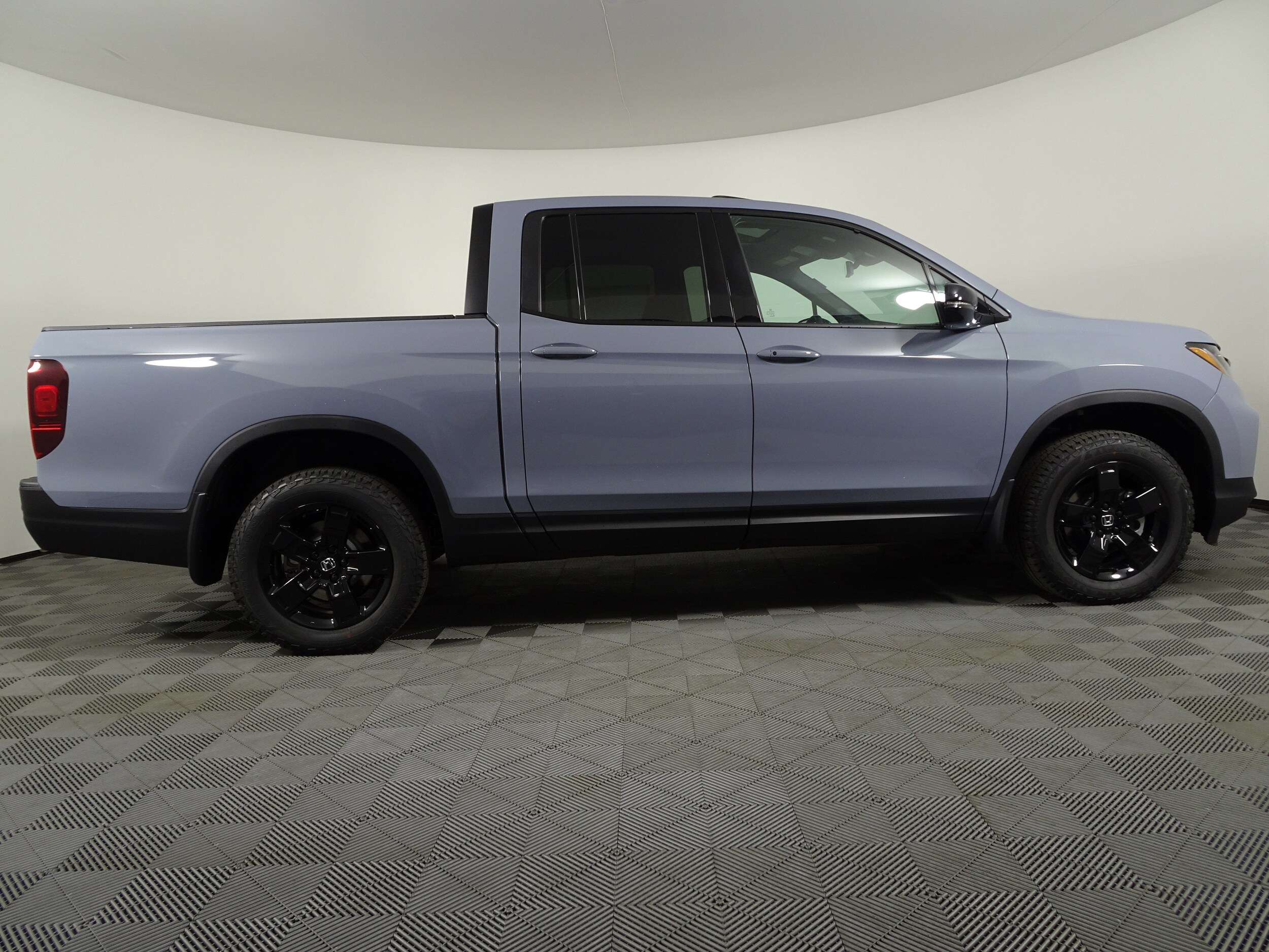 2026 Honda Ridgeline Black Edition photo 2