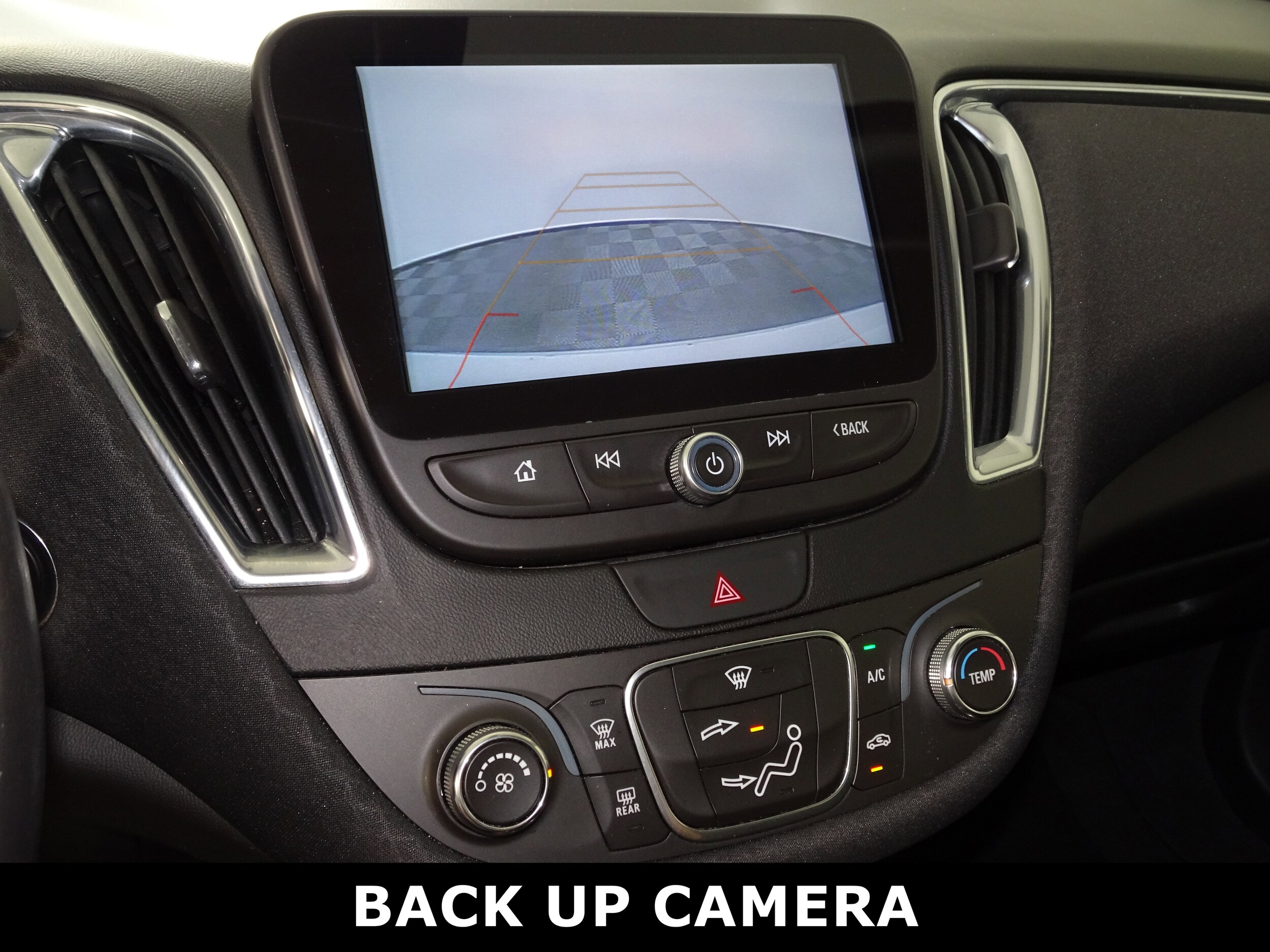 2018 Chevrolet Malibu 1LT photo 3
