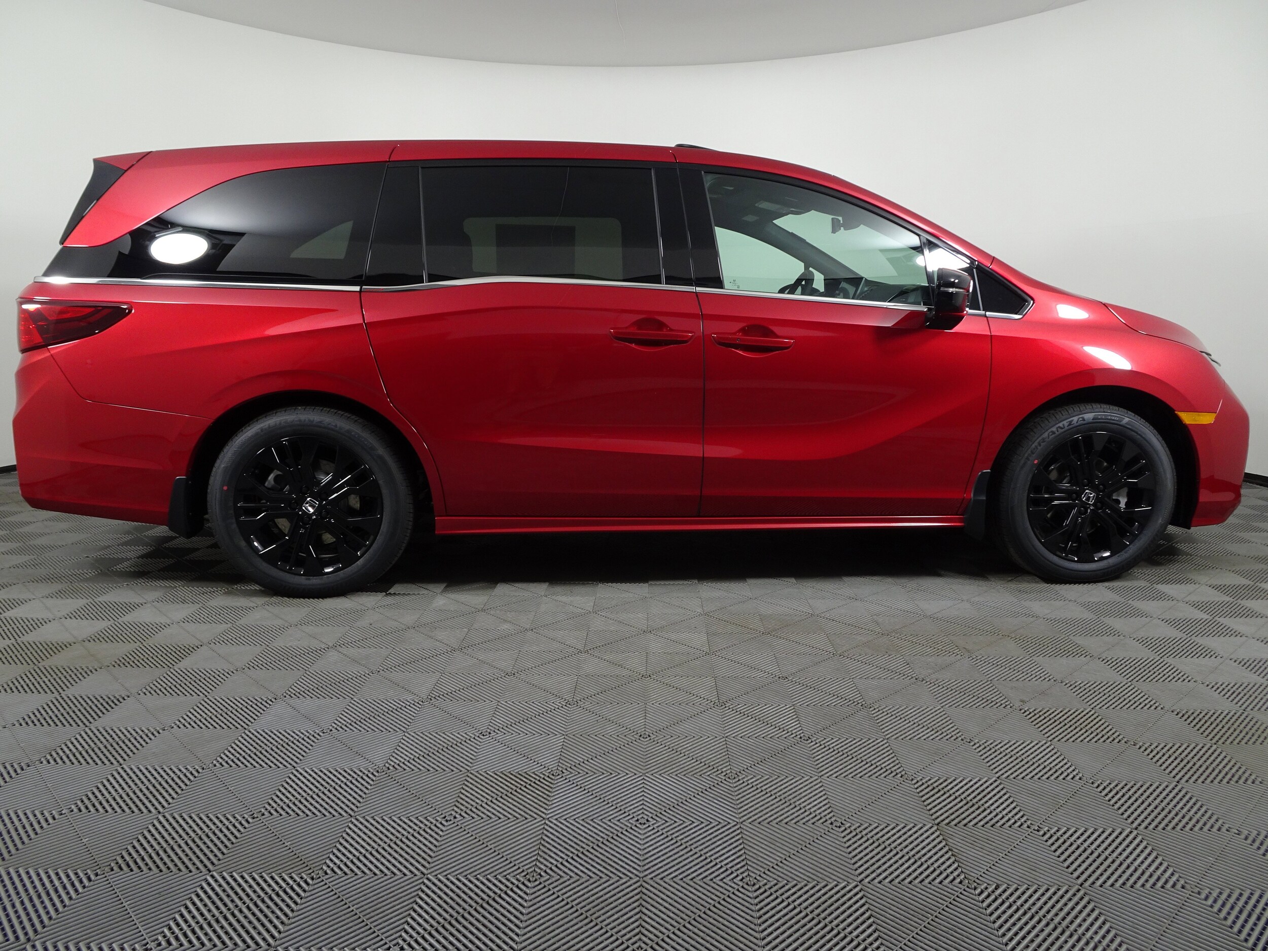2026 Honda Odyssey photo 2