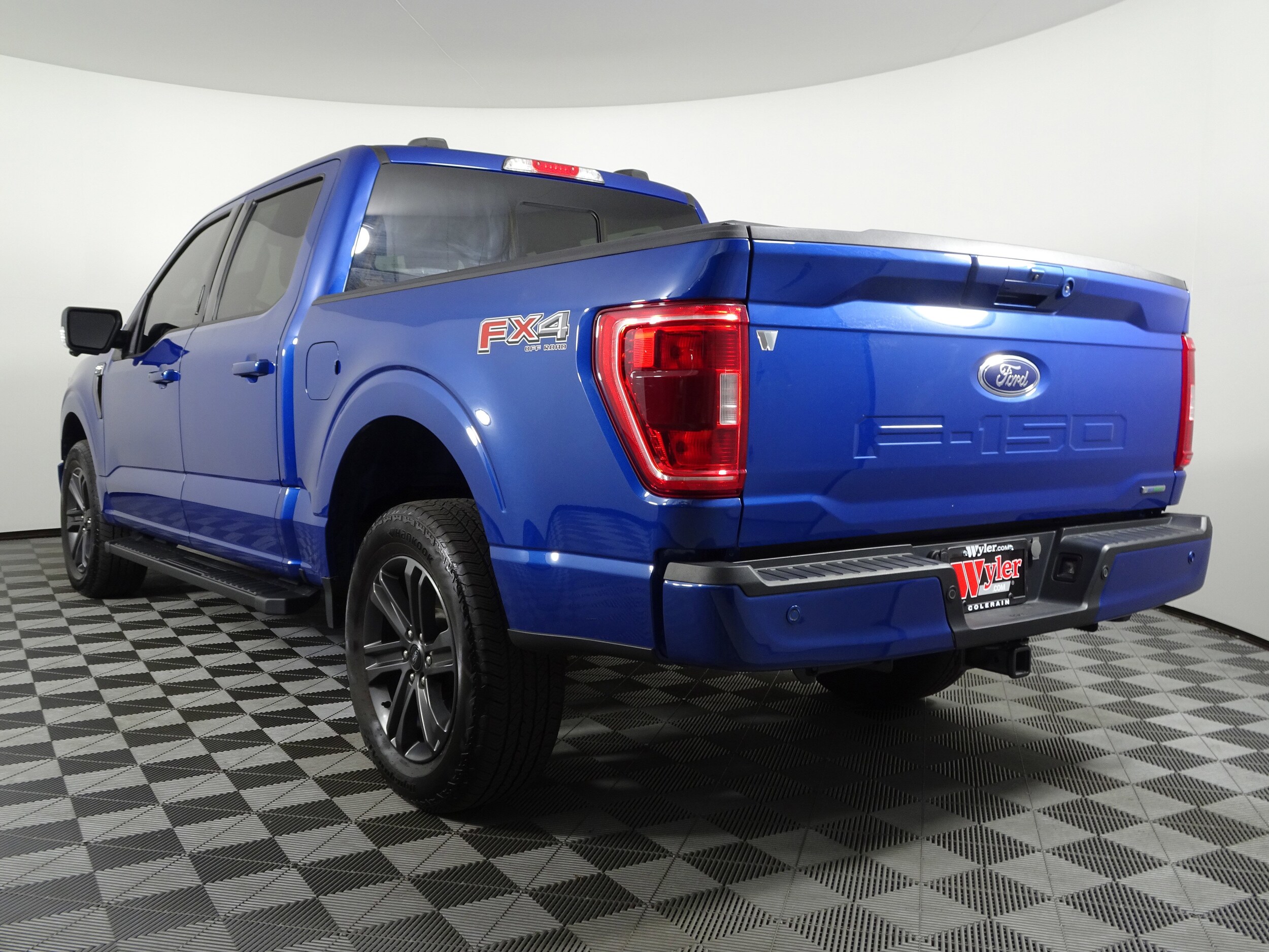 2023 Ford F-150 XLT photo 2