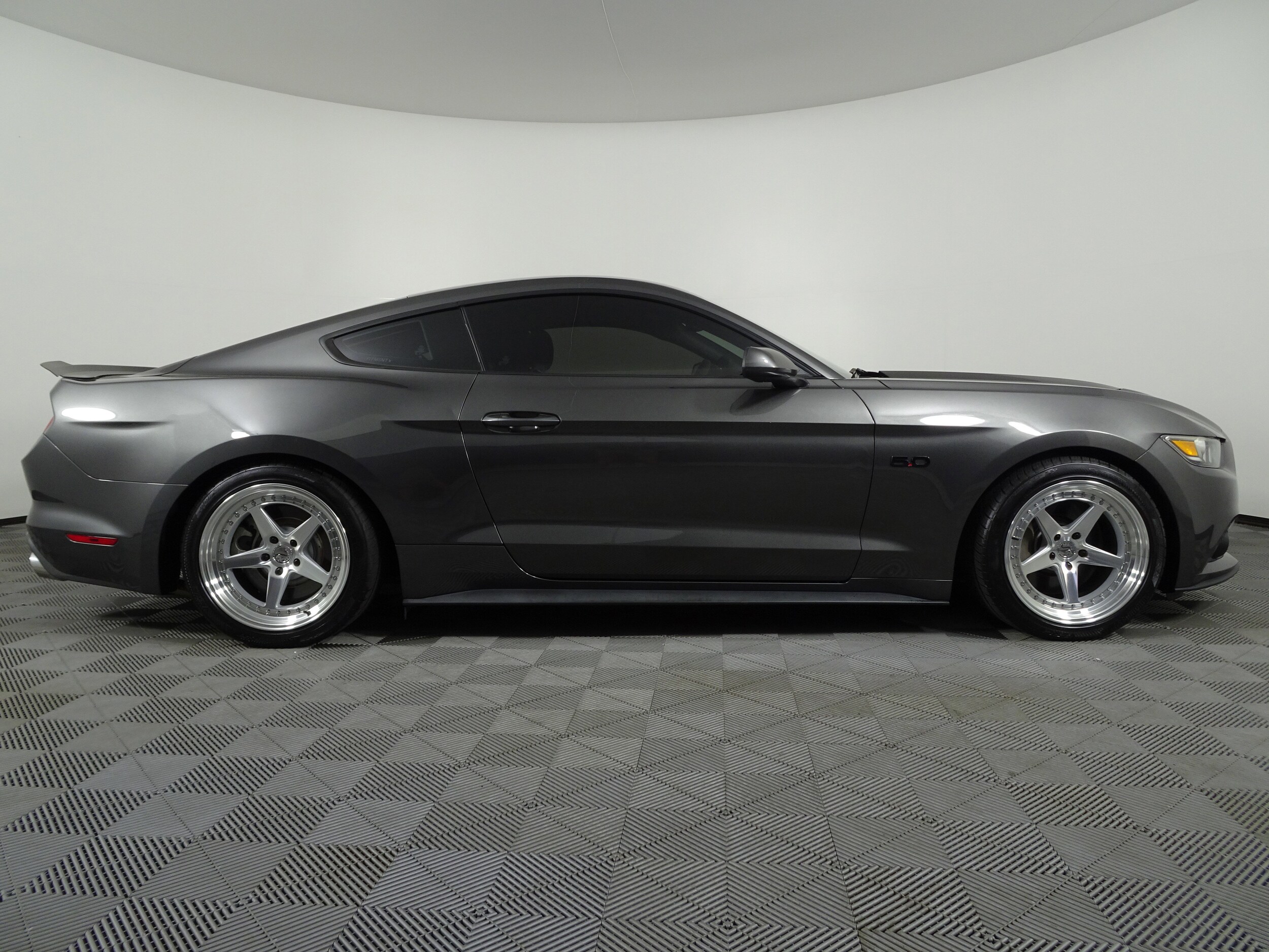 2016 Ford Mustang GT photo 2