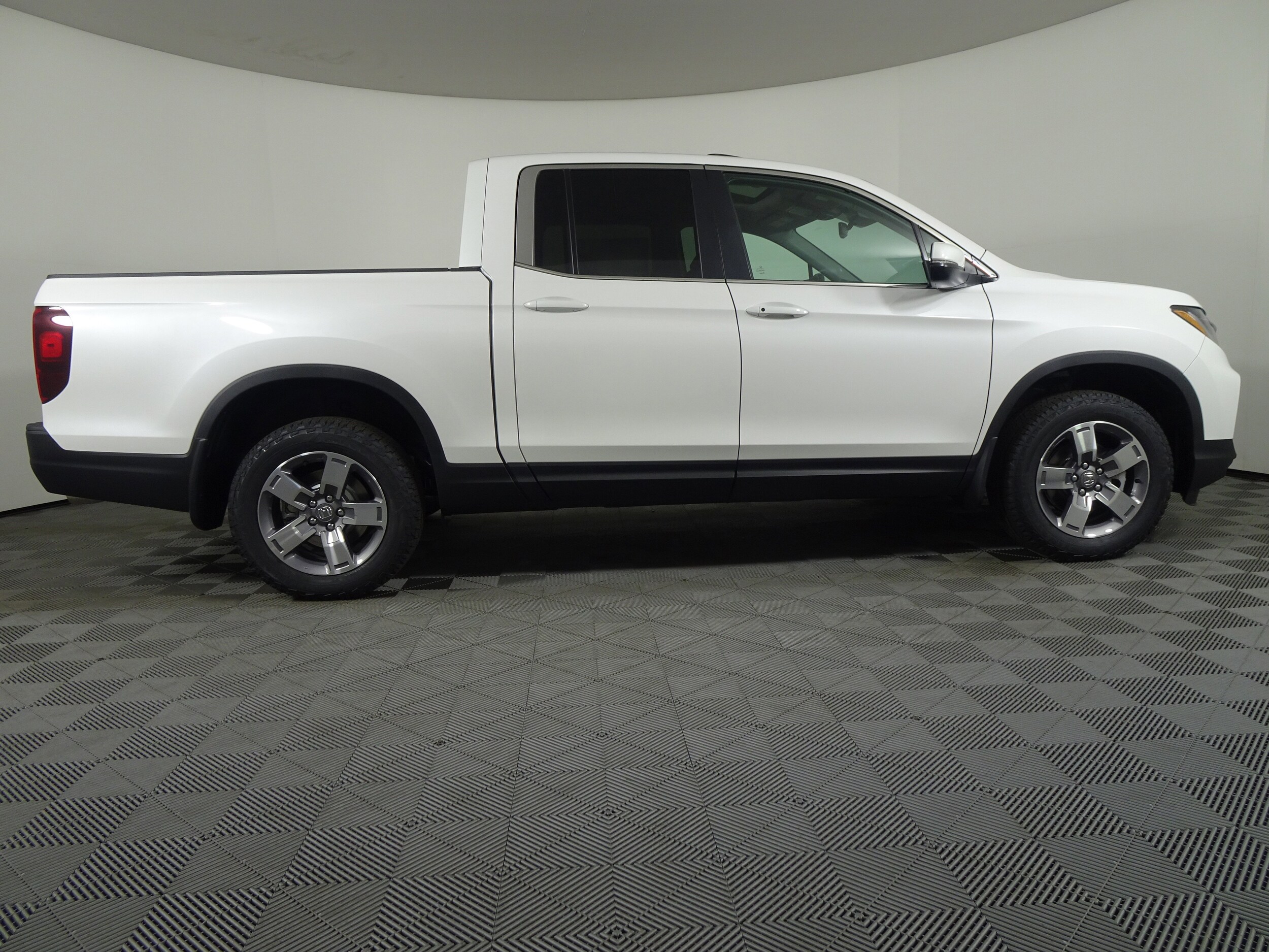 2025 Honda Ridgeline RTL photo 2