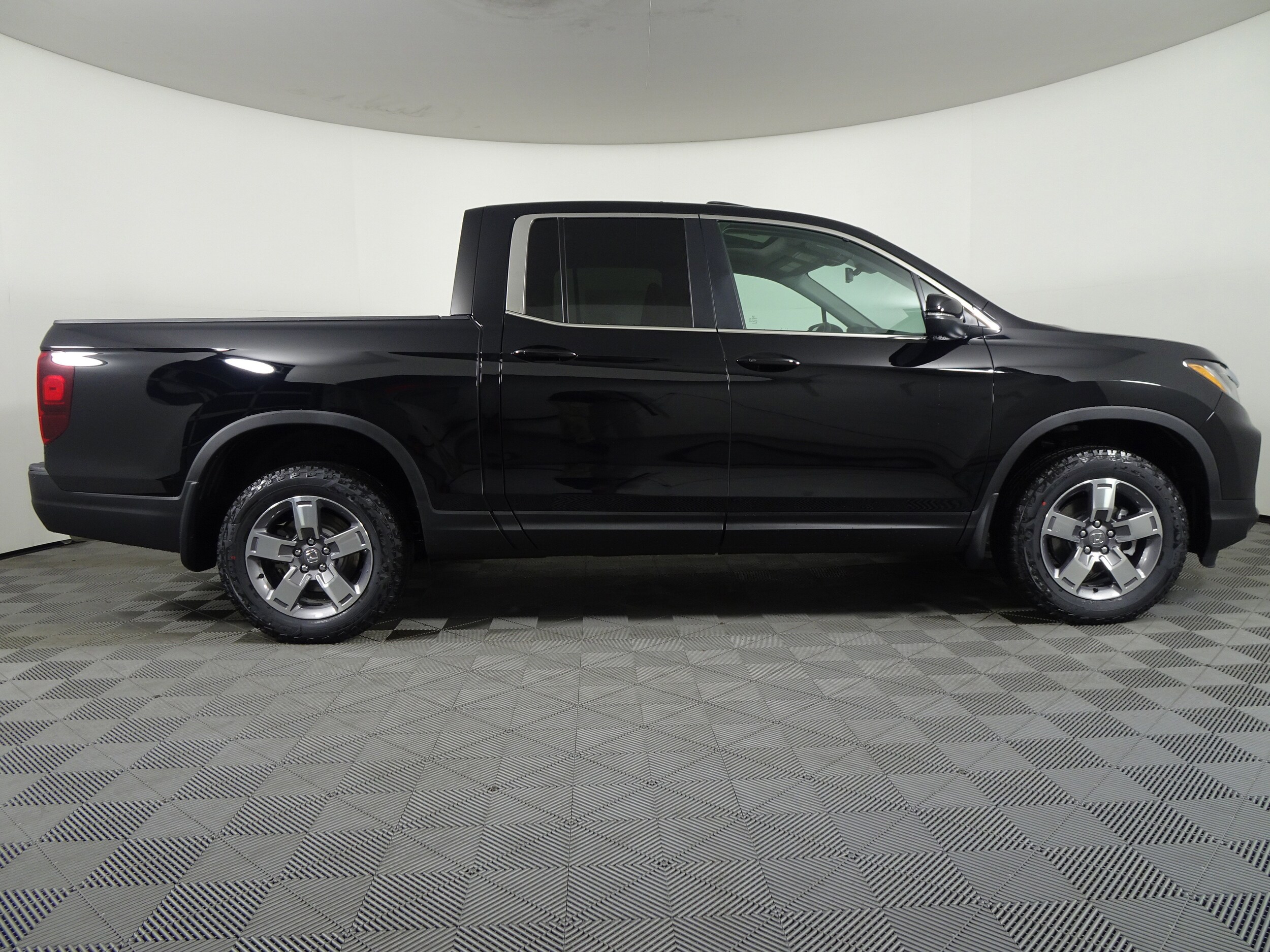 2025 Honda Ridgeline RTL photo 2
