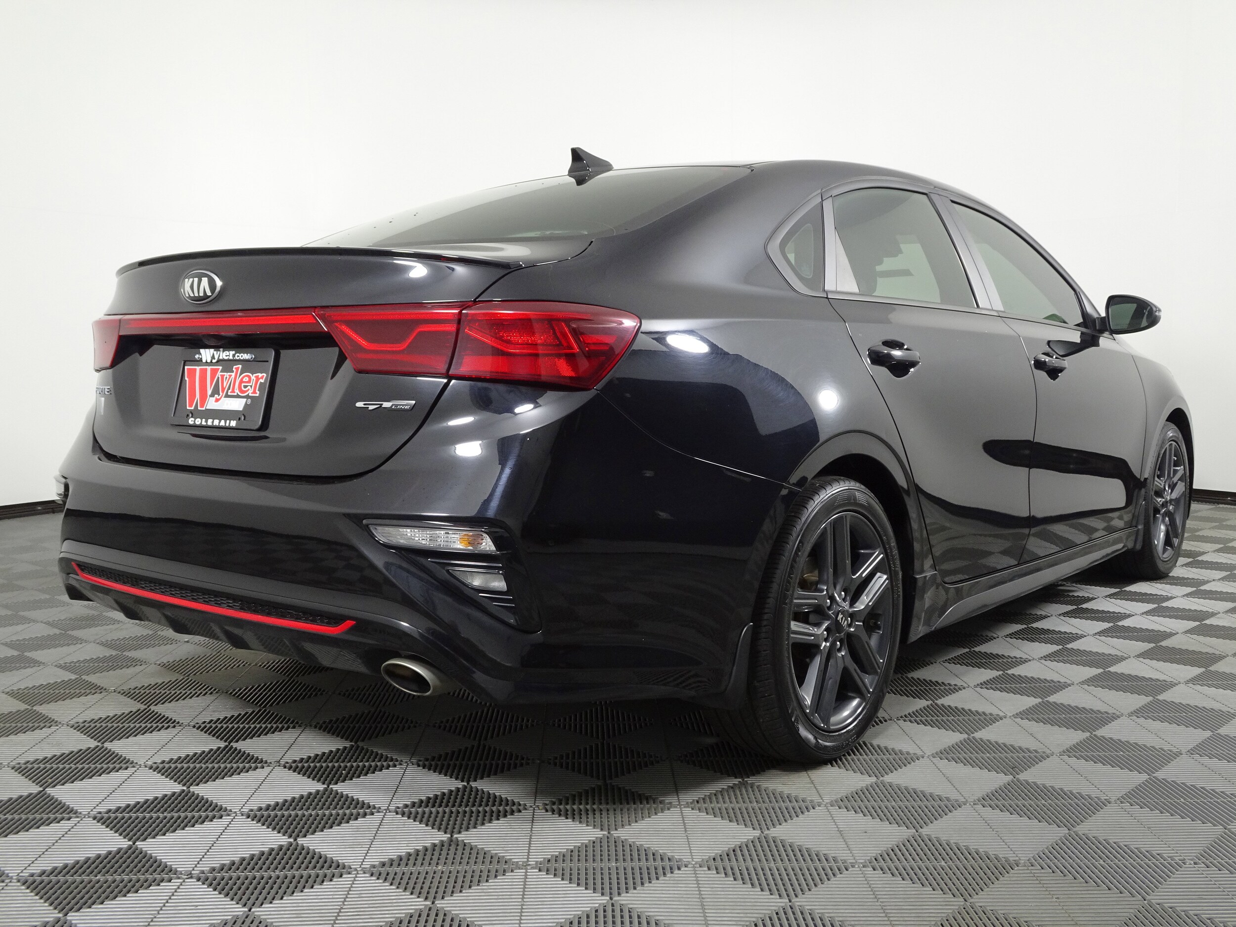 2021 Kia Forte GT-Line photo 2