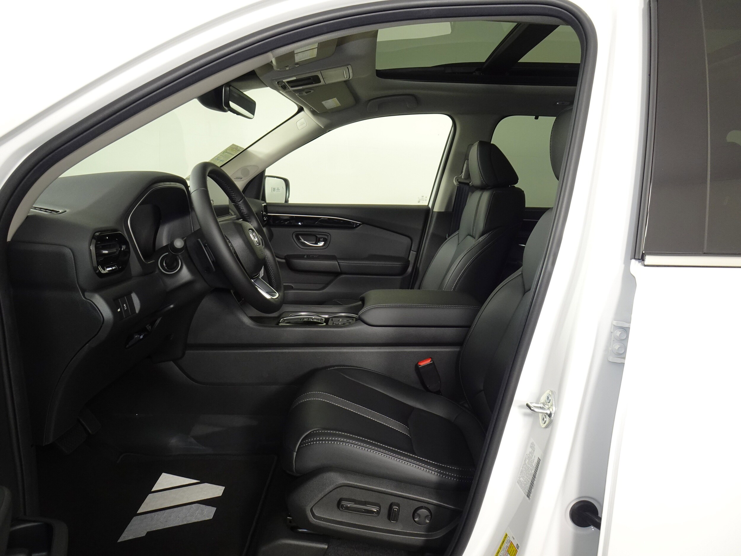 2025 Honda Pilot Touring photo 4