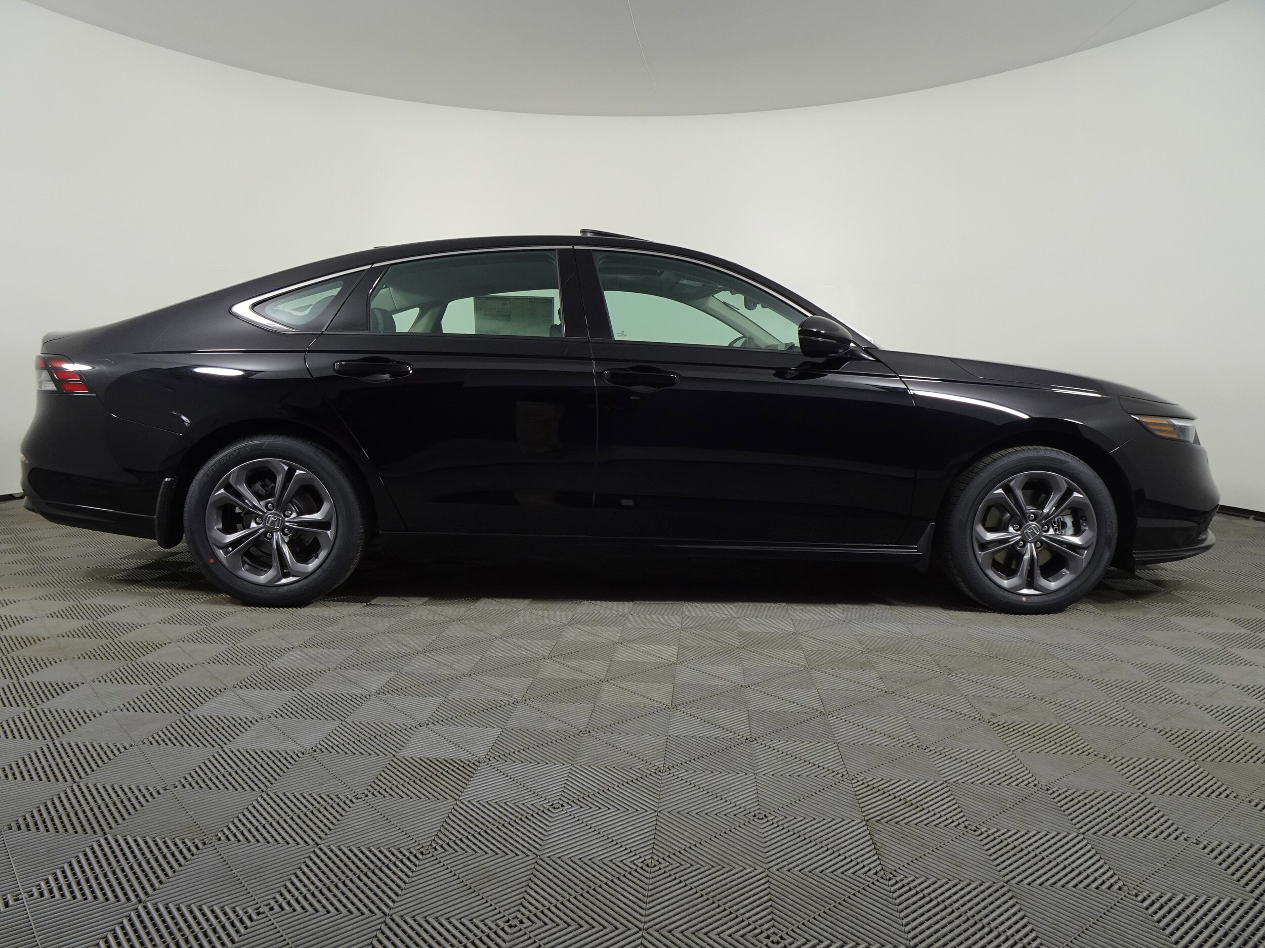 2025 Honda Accord Hybrid EX-L photo 2