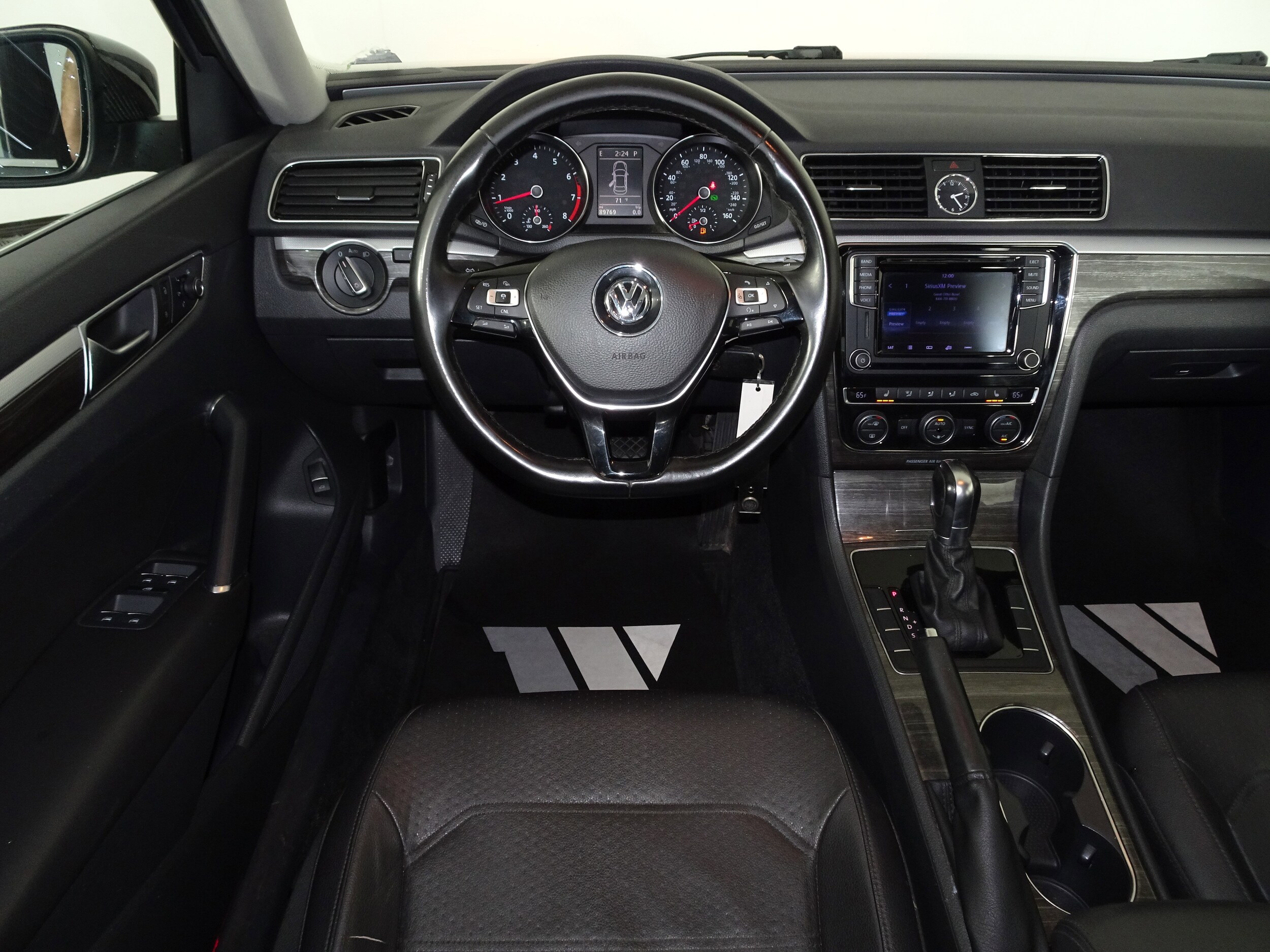 2016 Volkswagen Passat SE photo 3