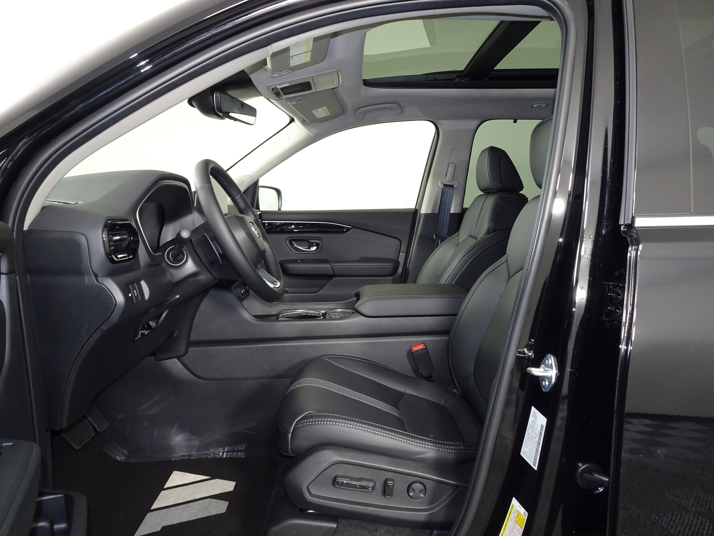 2025 Honda Pilot Touring photo 4