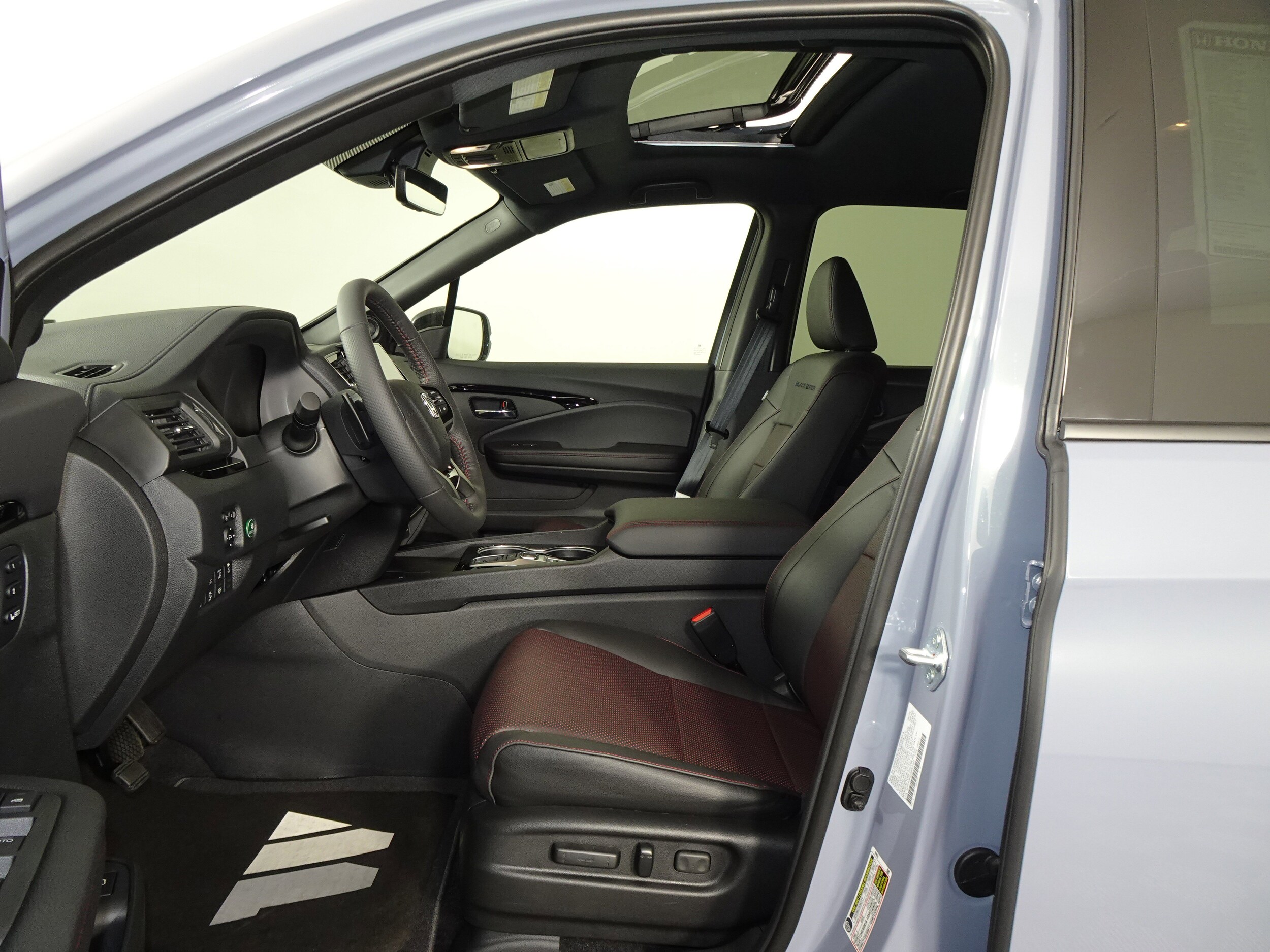 2026 Honda Ridgeline Black Edition photo 4