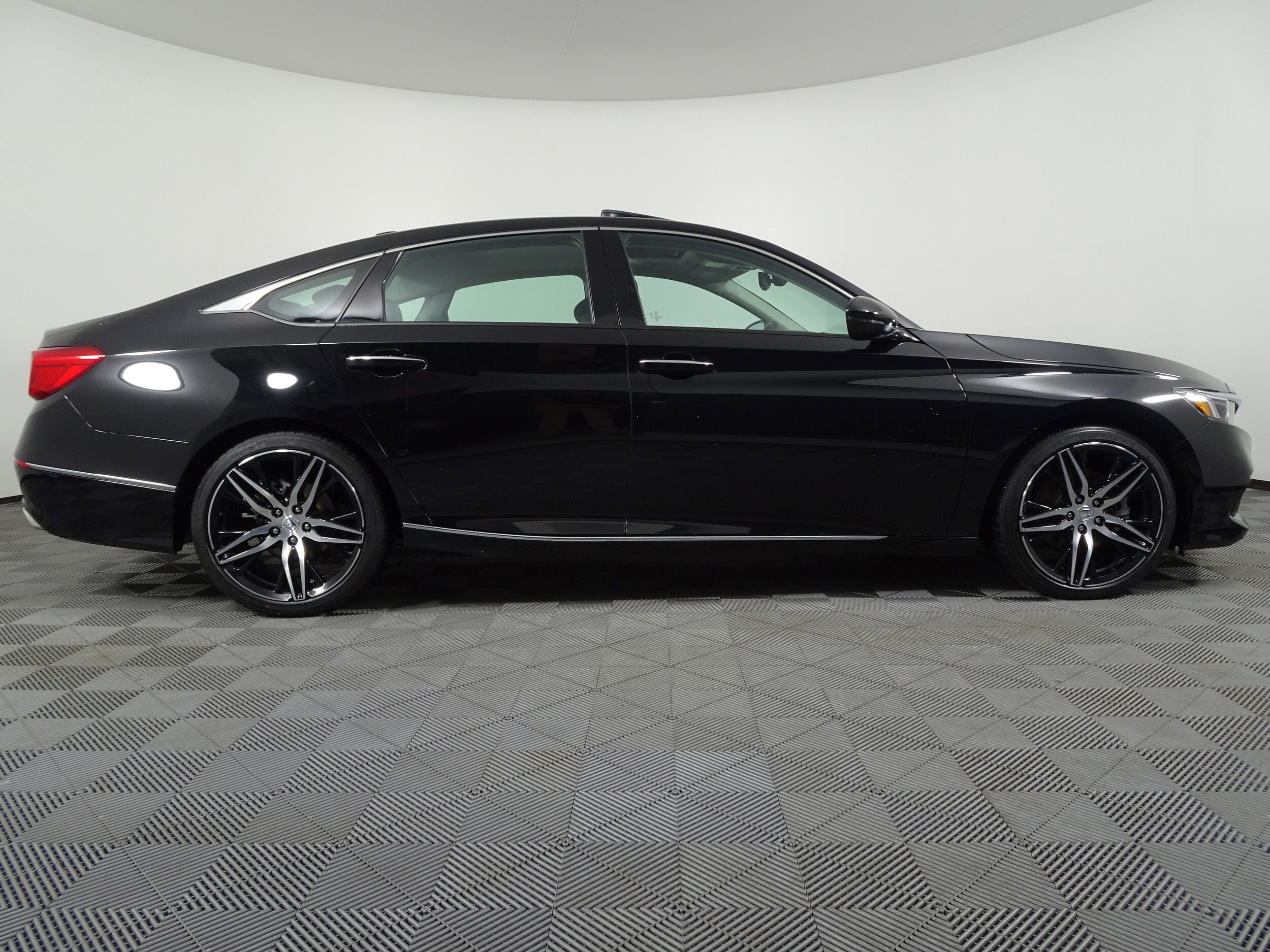 2022 Honda Accord Touring 2.0T photo 2