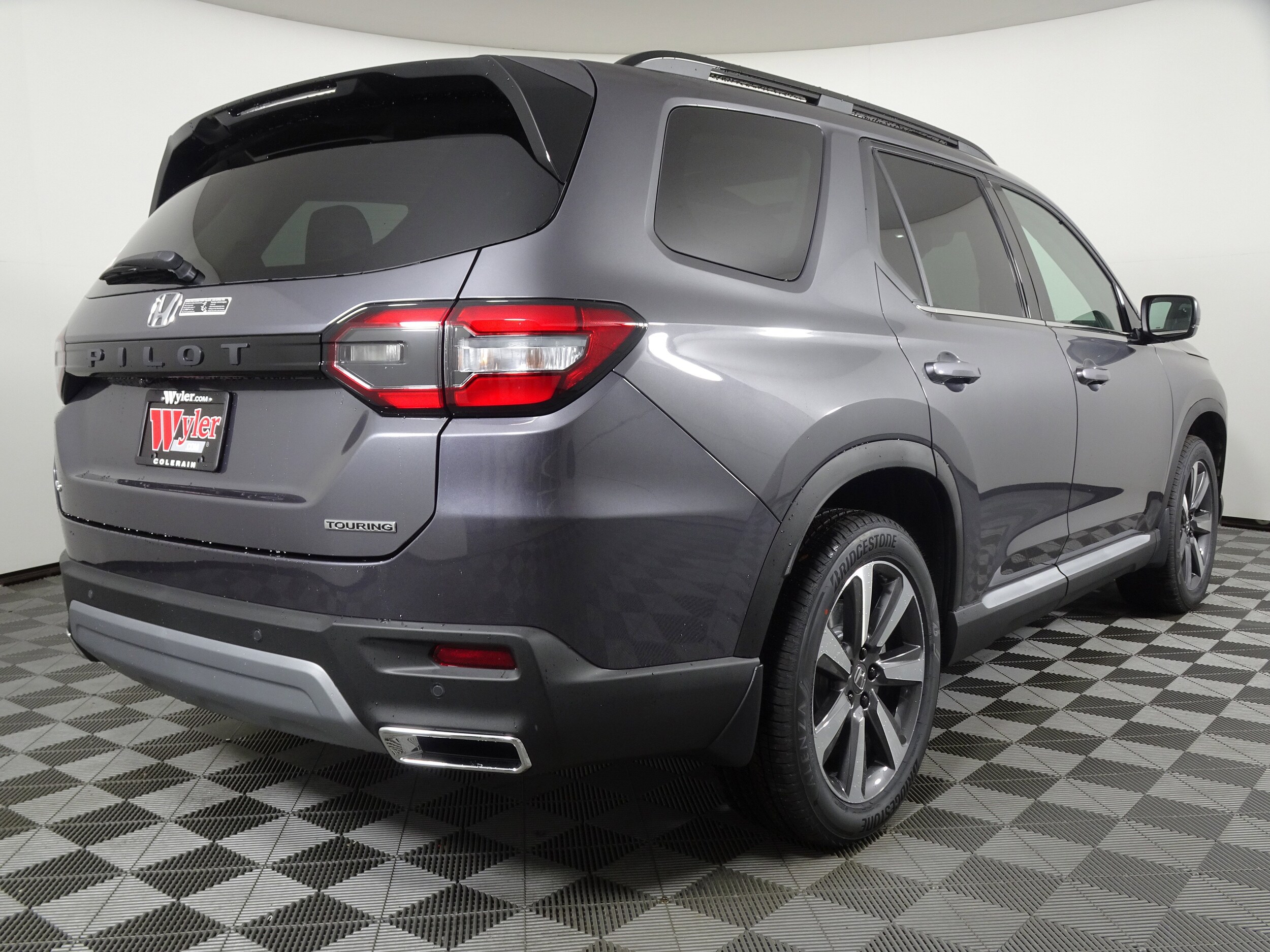 2025 Honda Pilot Touring photo 2