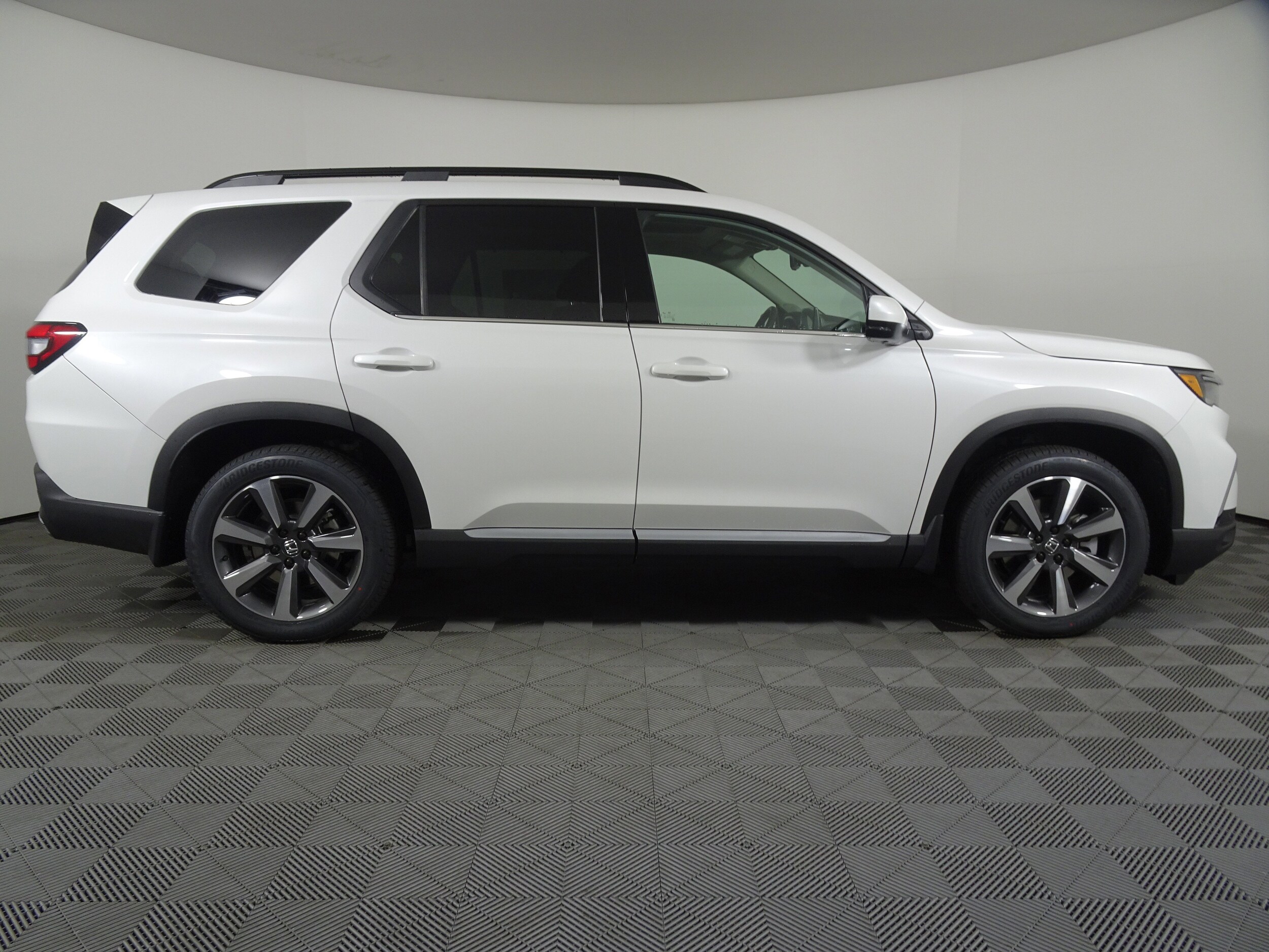 2025 Honda Pilot Elite photo 2