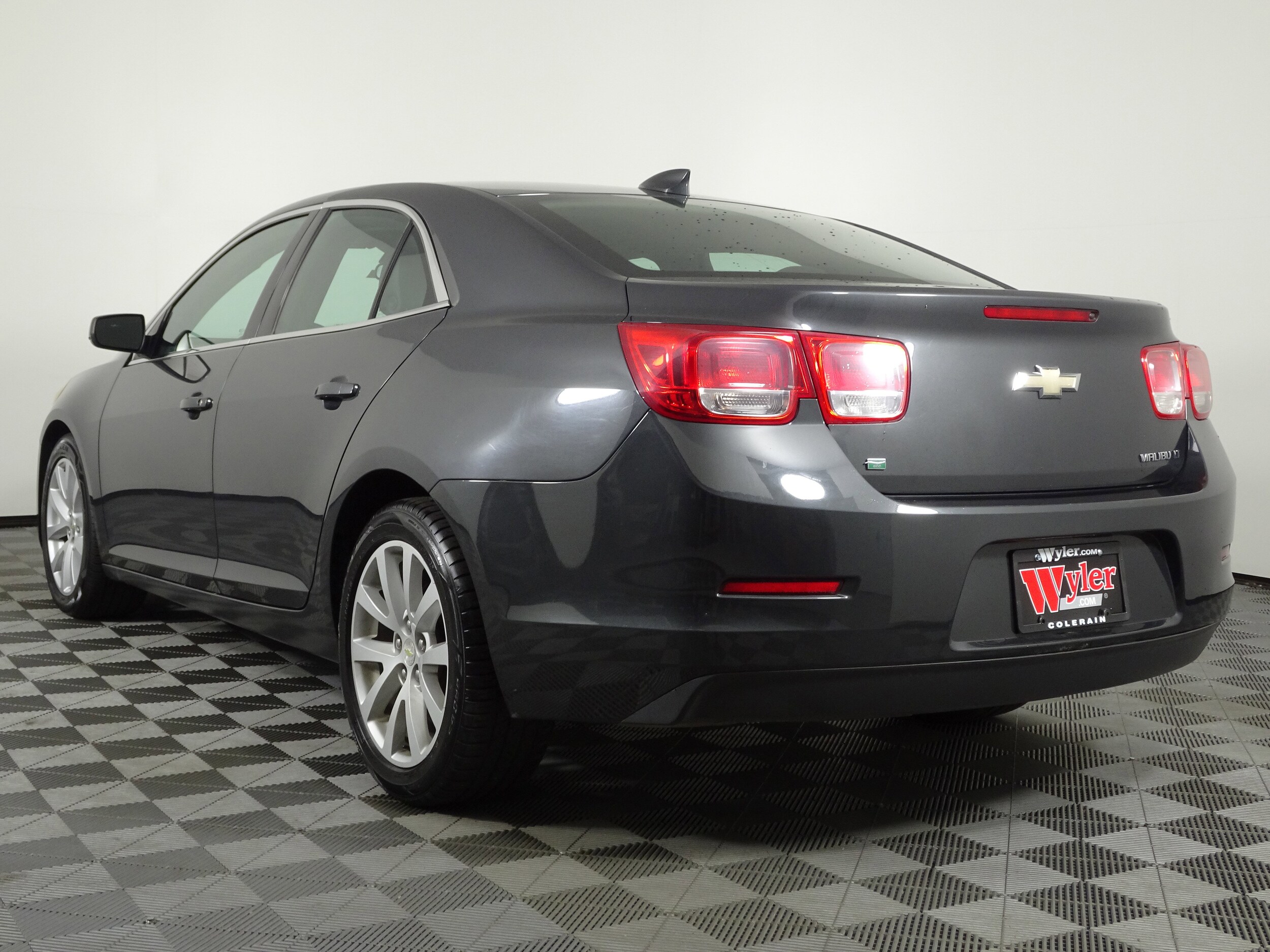 2015 Chevrolet Malibu 2LT photo 3
