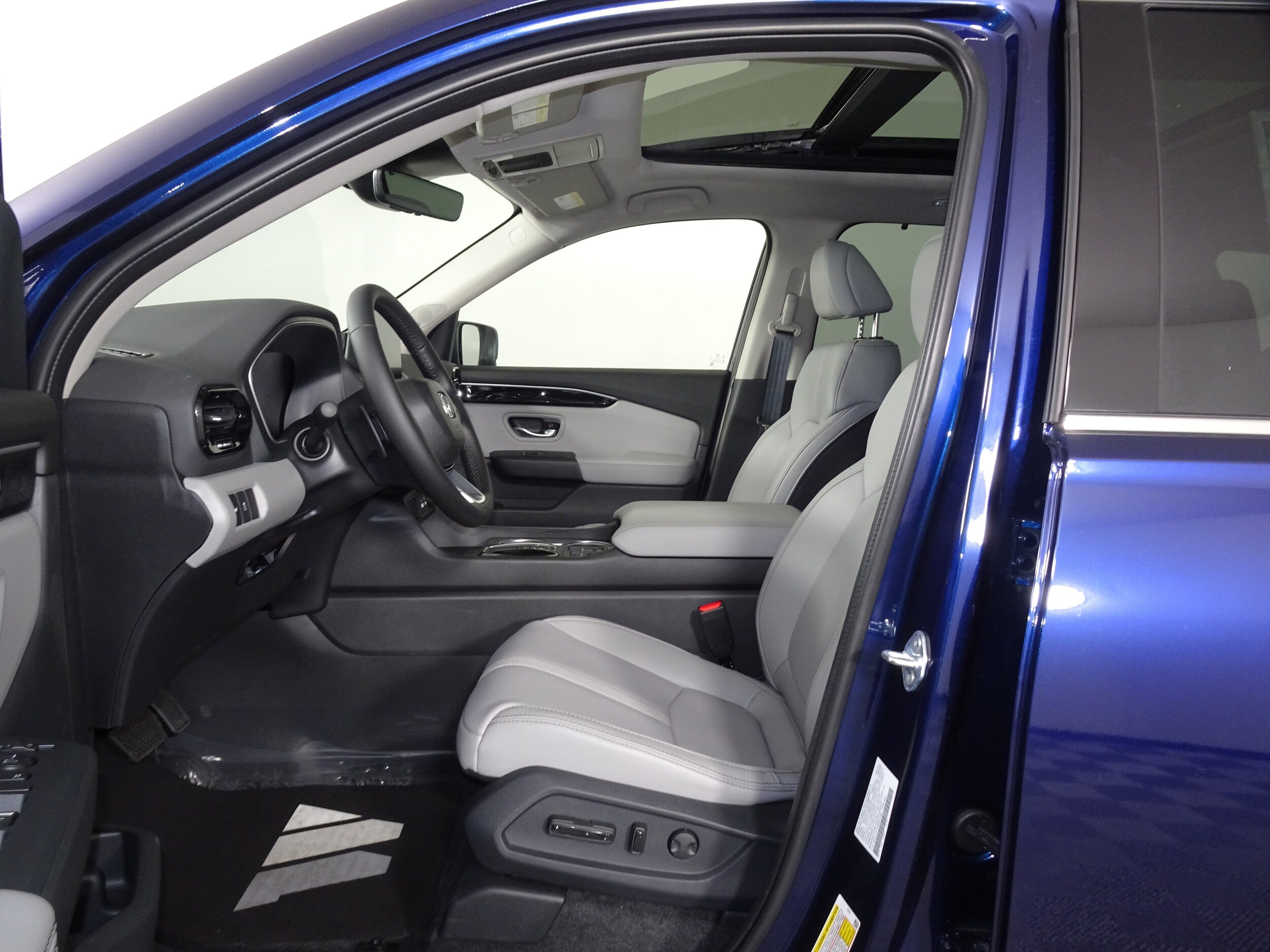 2025 Honda Pilot Touring photo 3