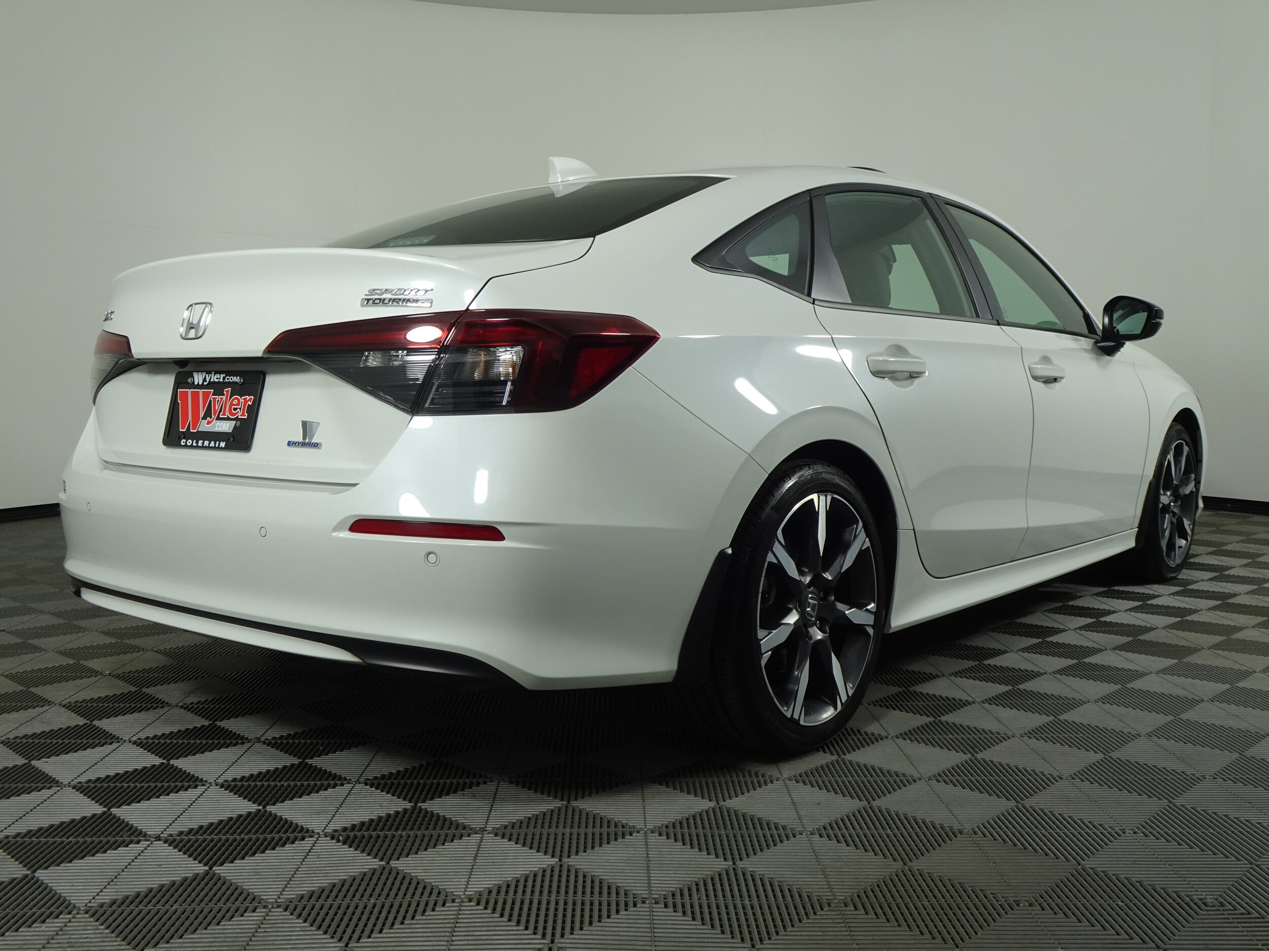 2025 Honda Civic Hybrid Sport Touring photo 3