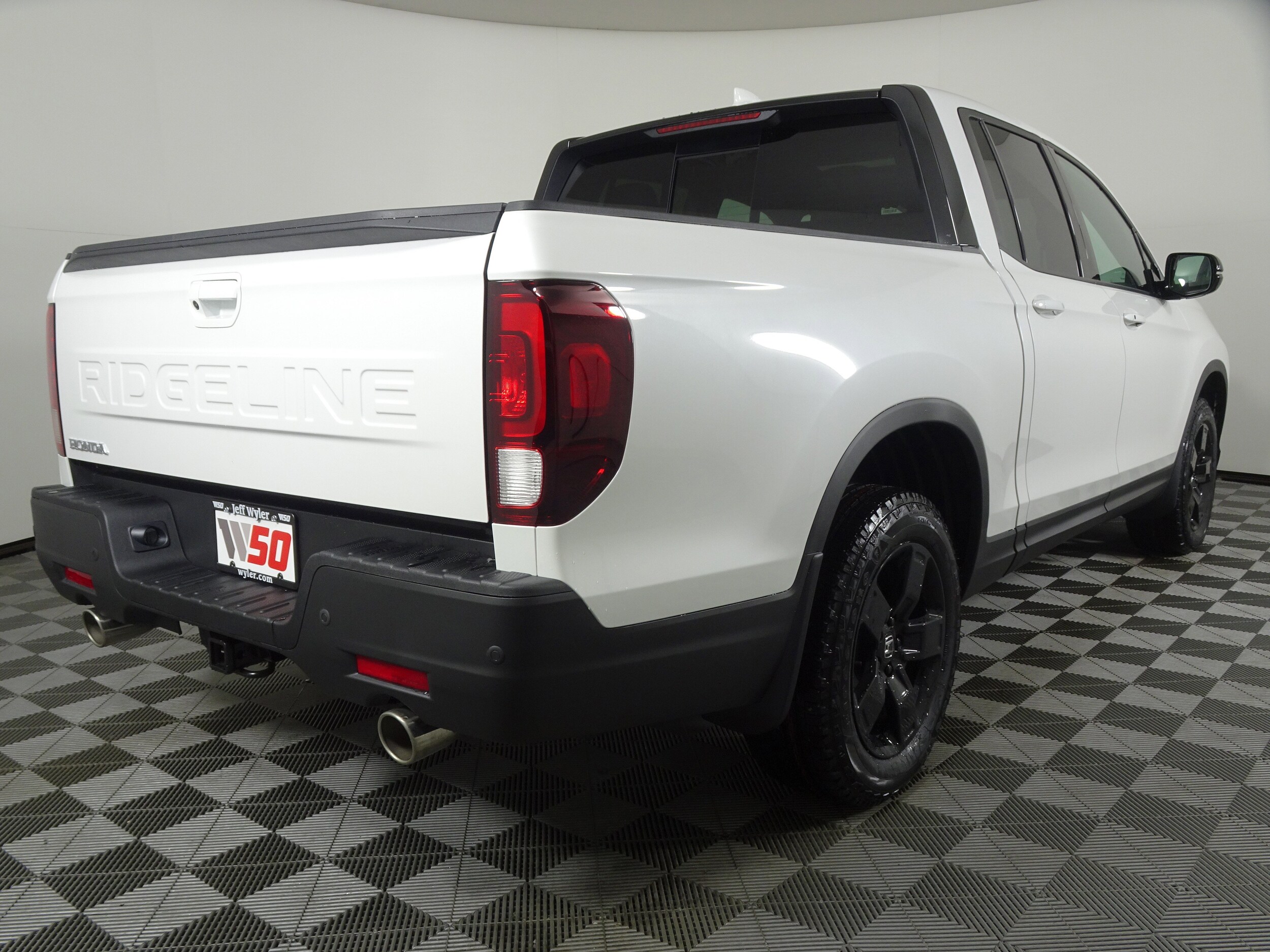 2025 Honda Ridgeline Black Edition photo 3
