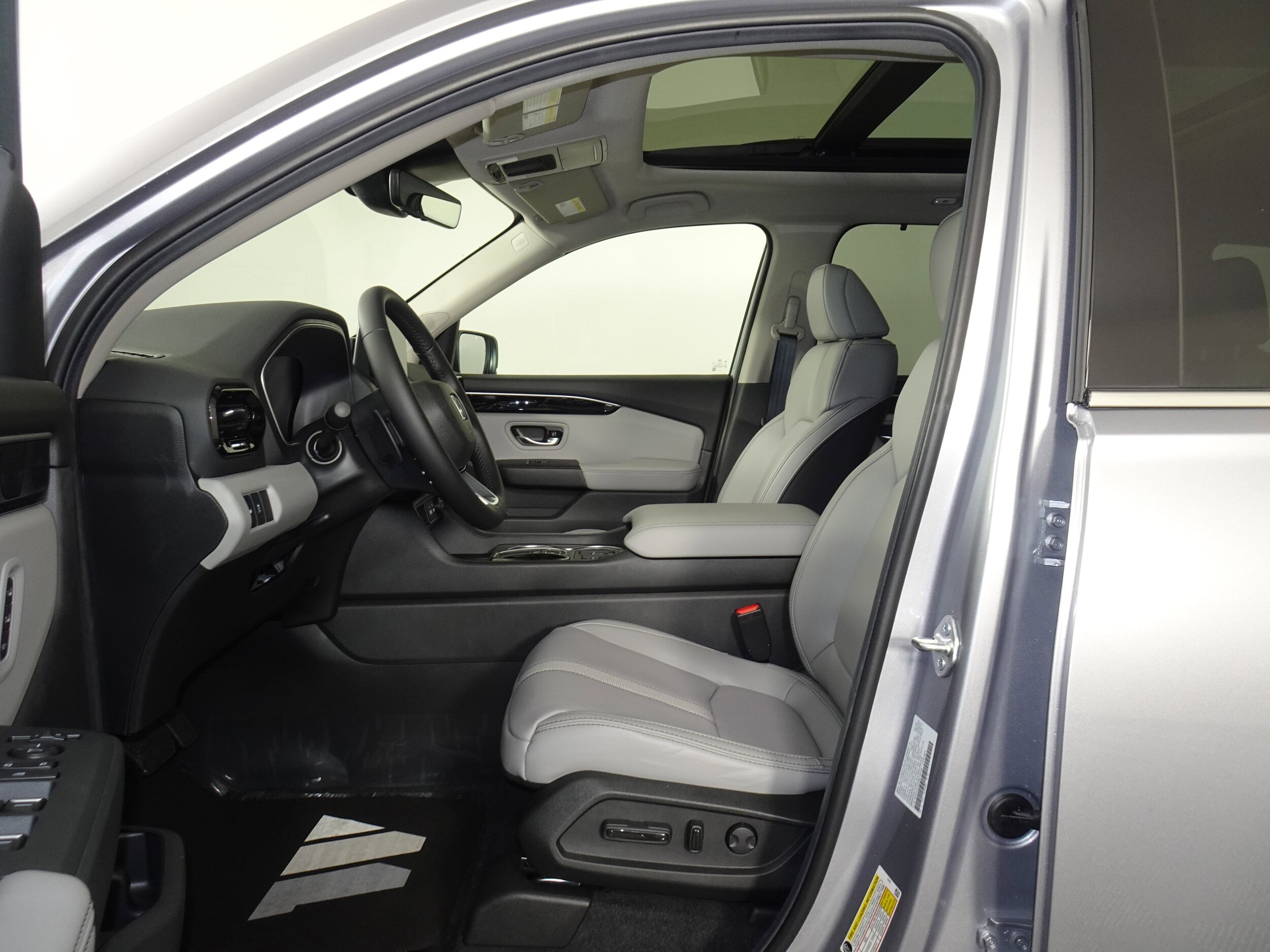 2025 Honda Pilot Touring photo 3