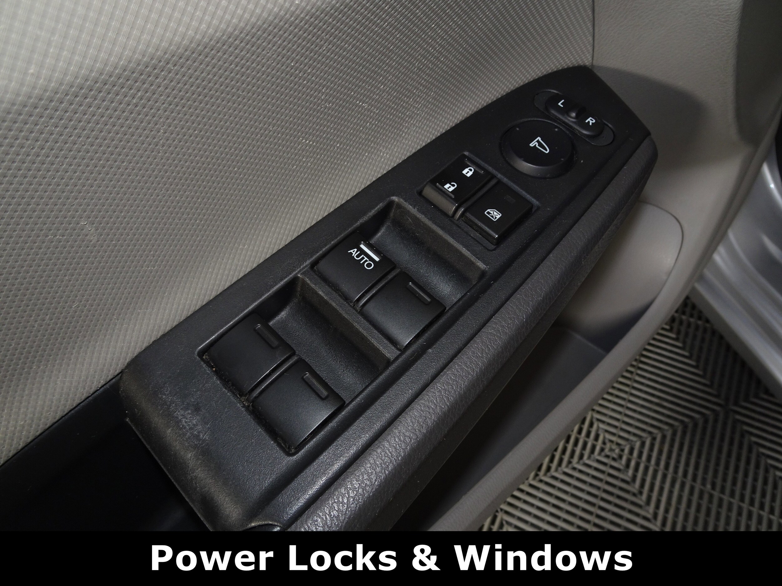 2009 Honda Accord LX photo 4