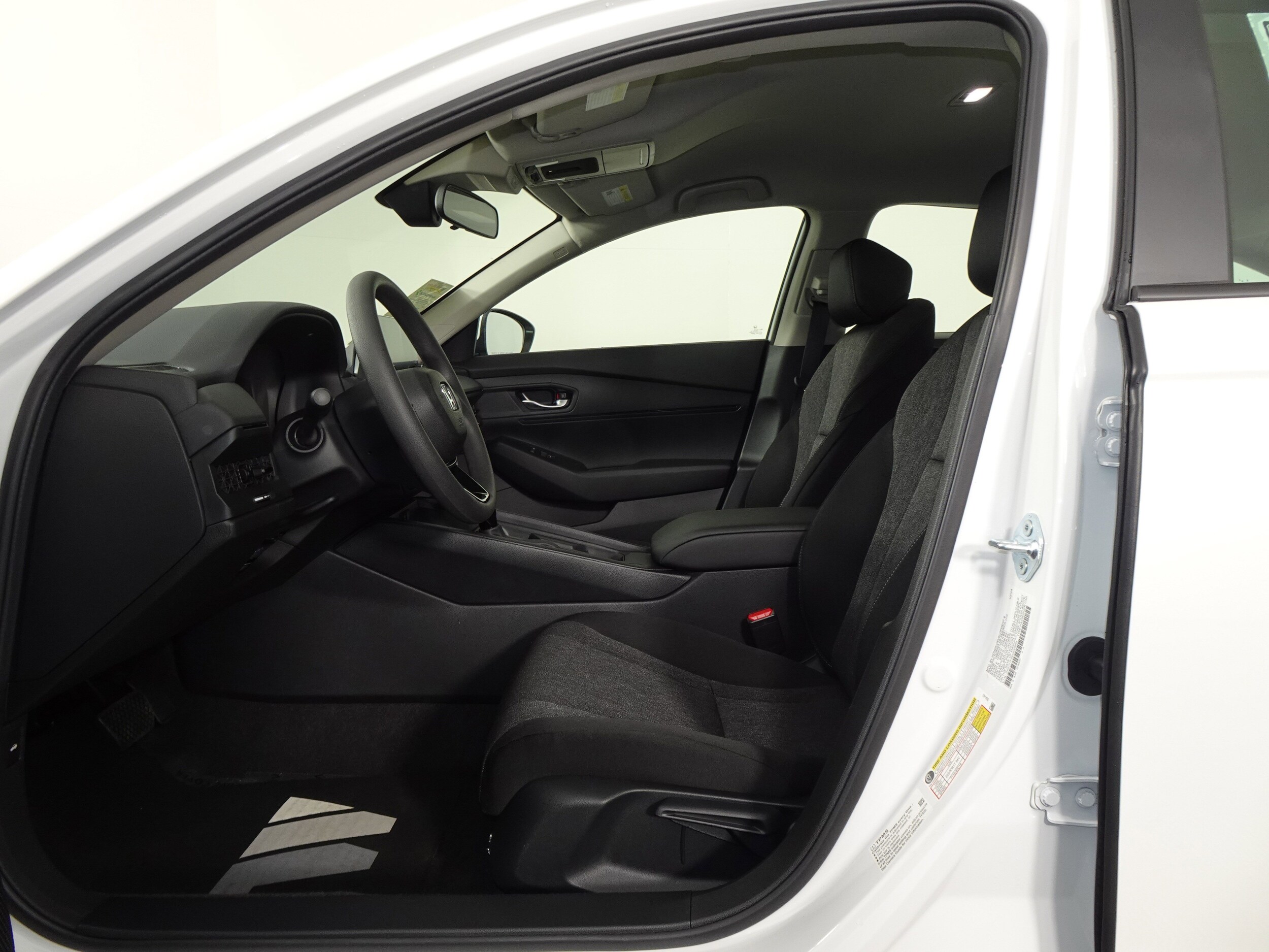 2025 Honda Accord LX photo 4