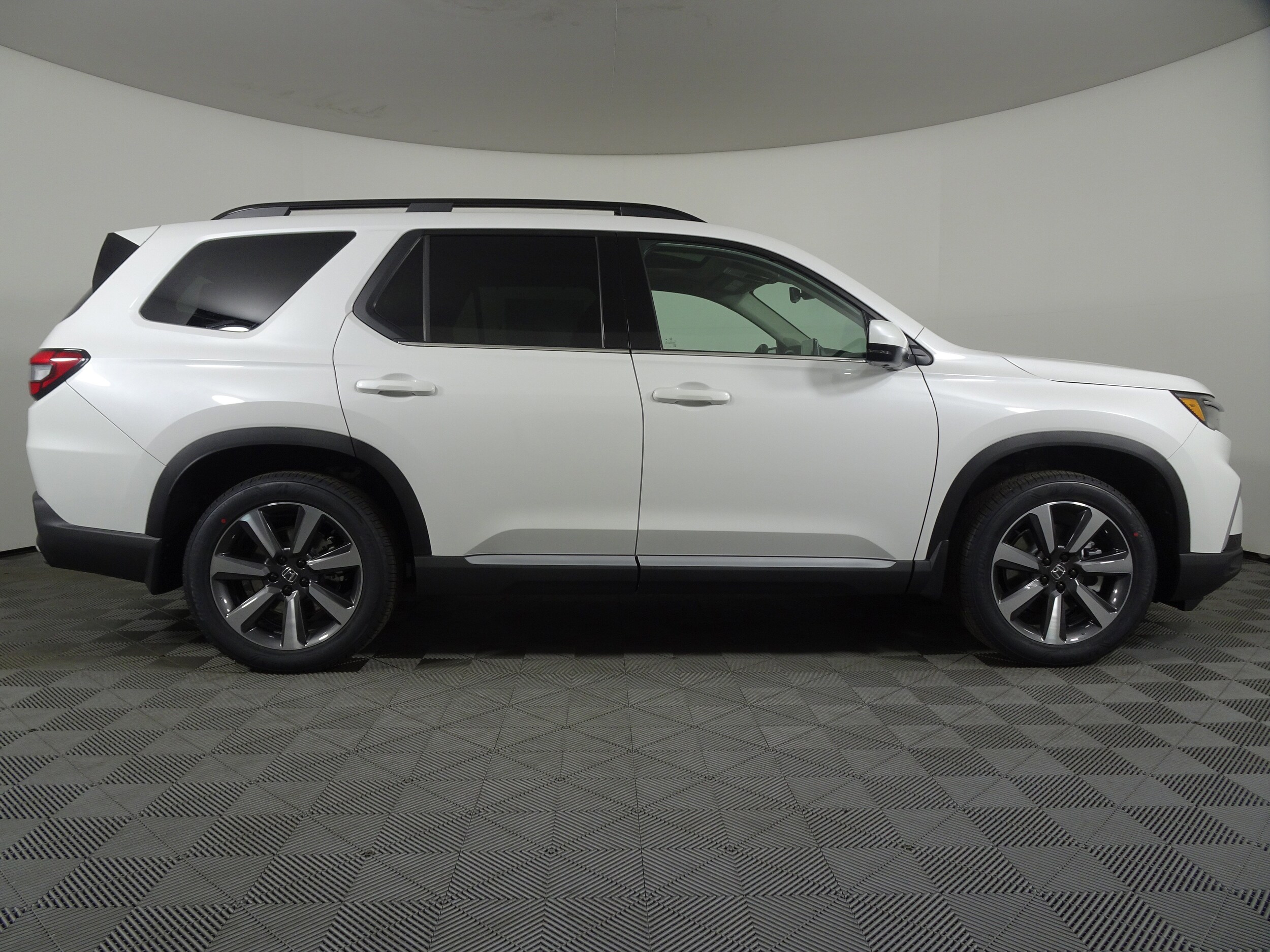2025 Honda Pilot Elite photo 2