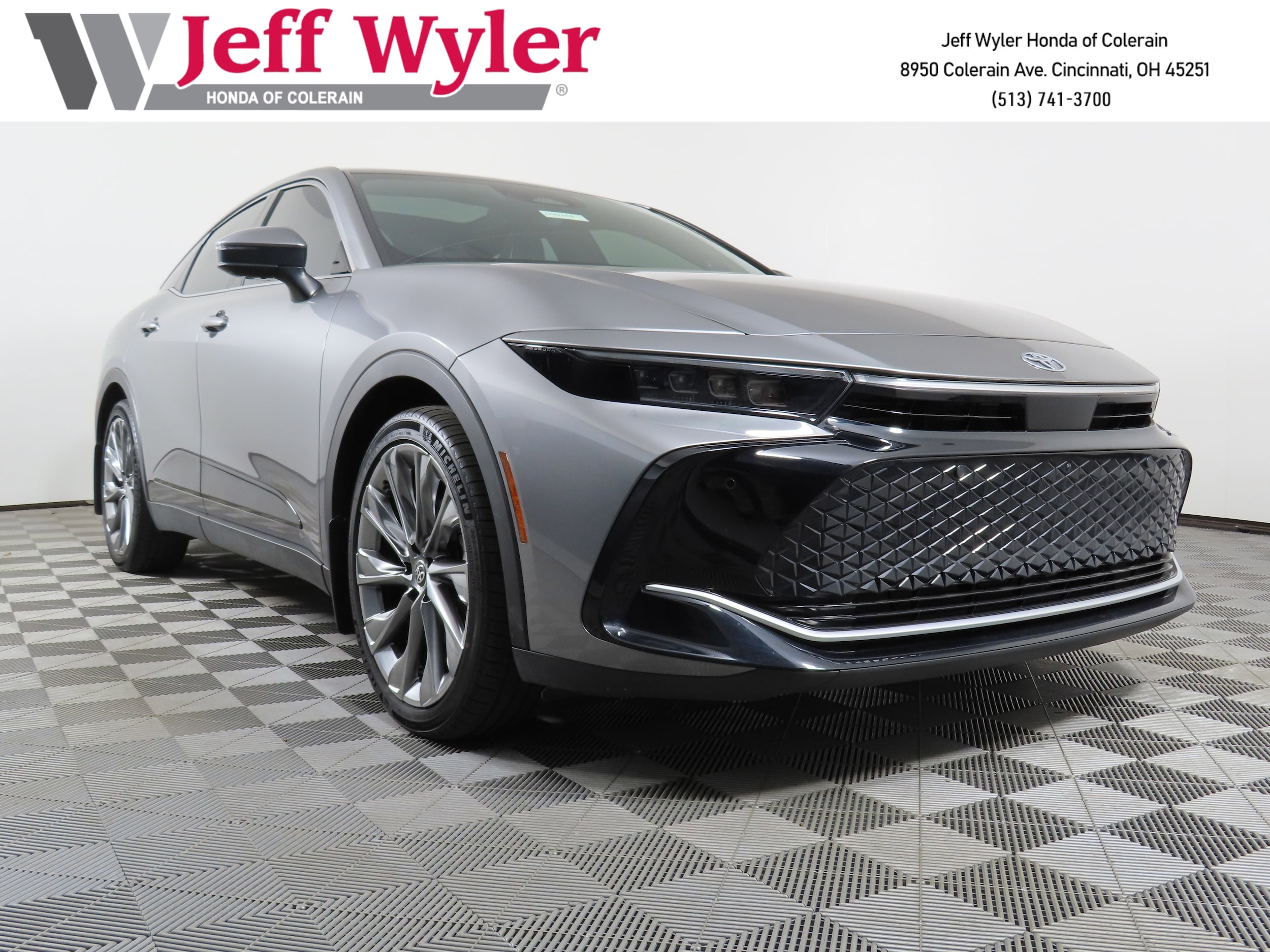 2023 Toyota Crown Limited's photo