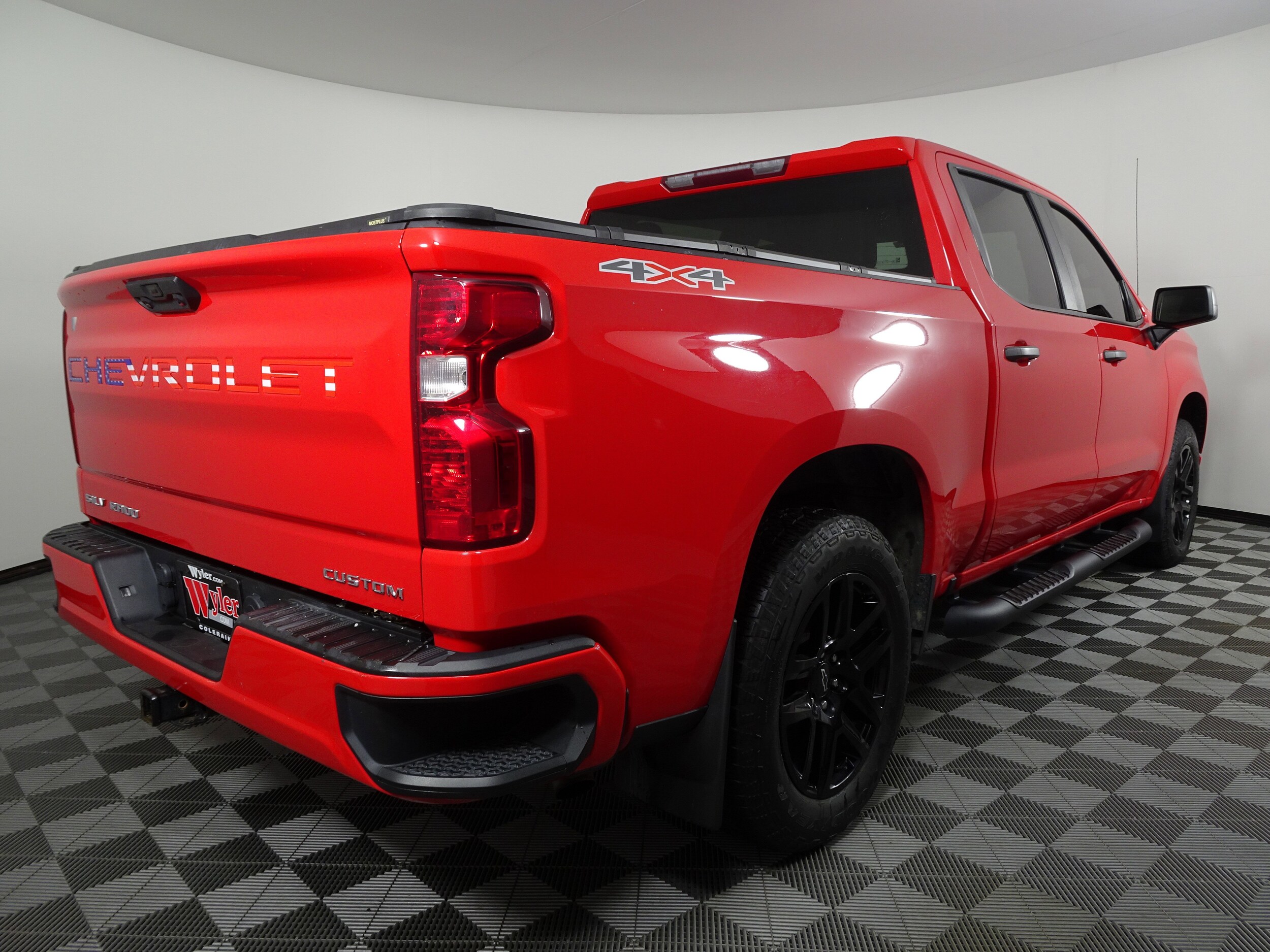 2022 Chevrolet Silverado 1500 Custom photo 2