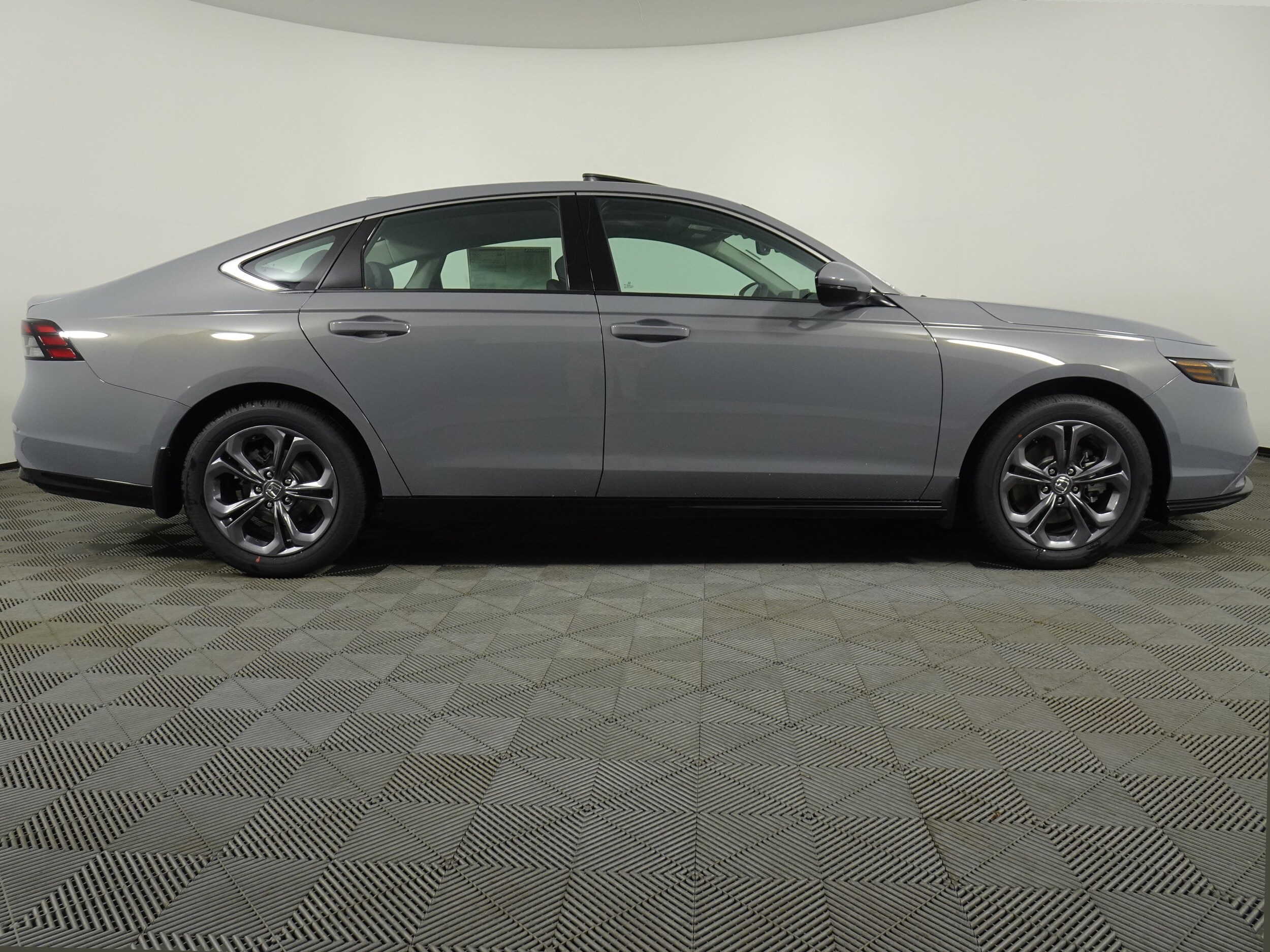 2025 Honda Accord Hybrid EX-L photo 2
