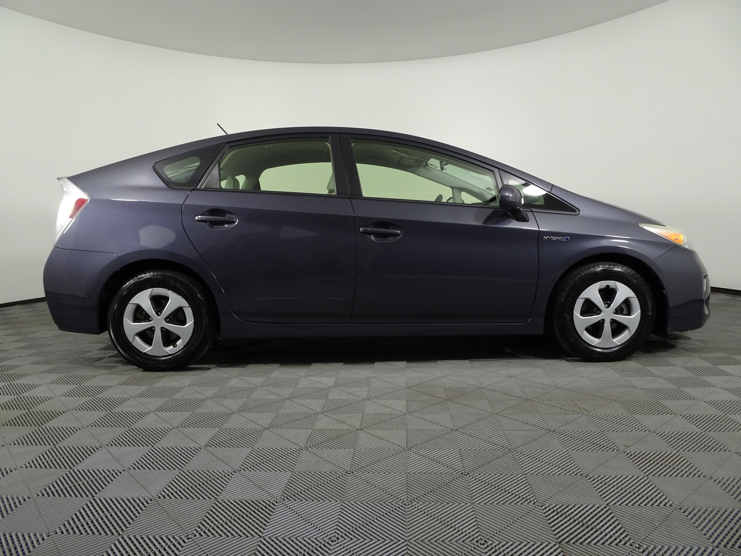 2013 Toyota Prius Three photo 2