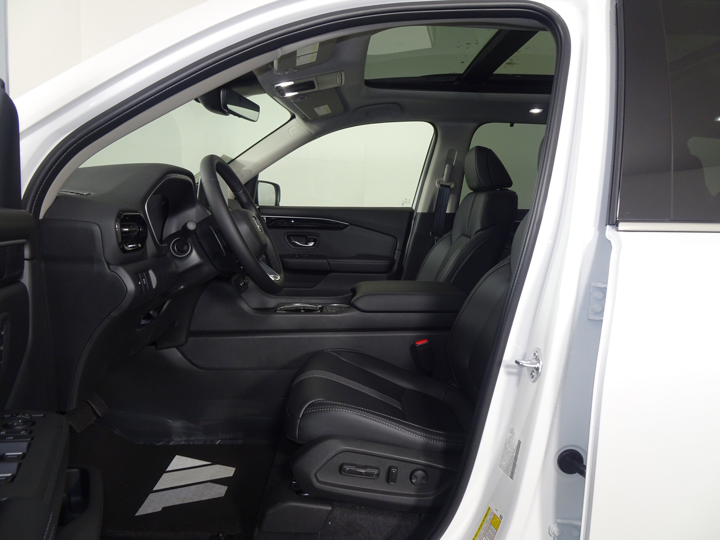 2025 Honda Pilot Touring photo 3