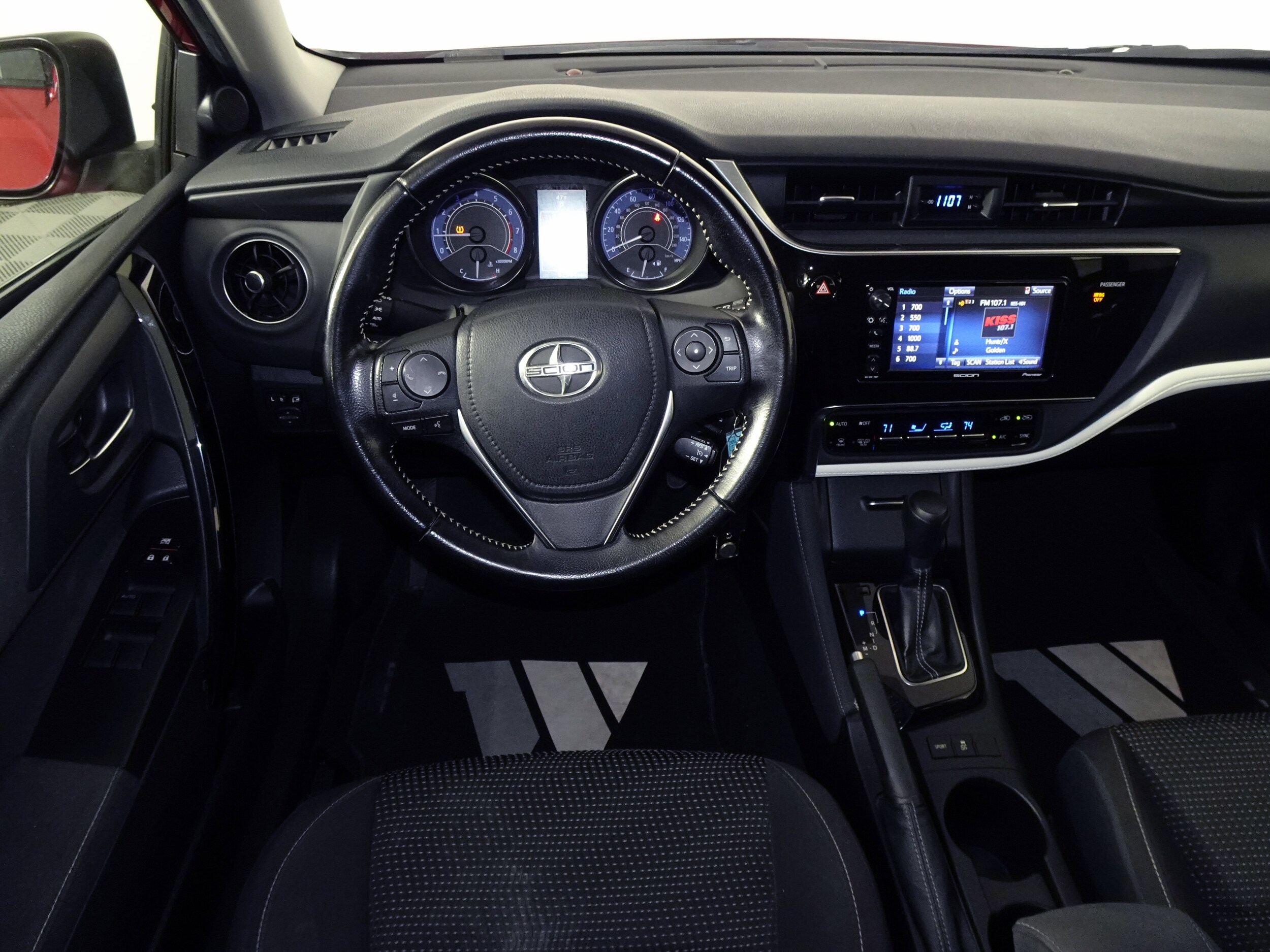 2016 Scion iM photo 4