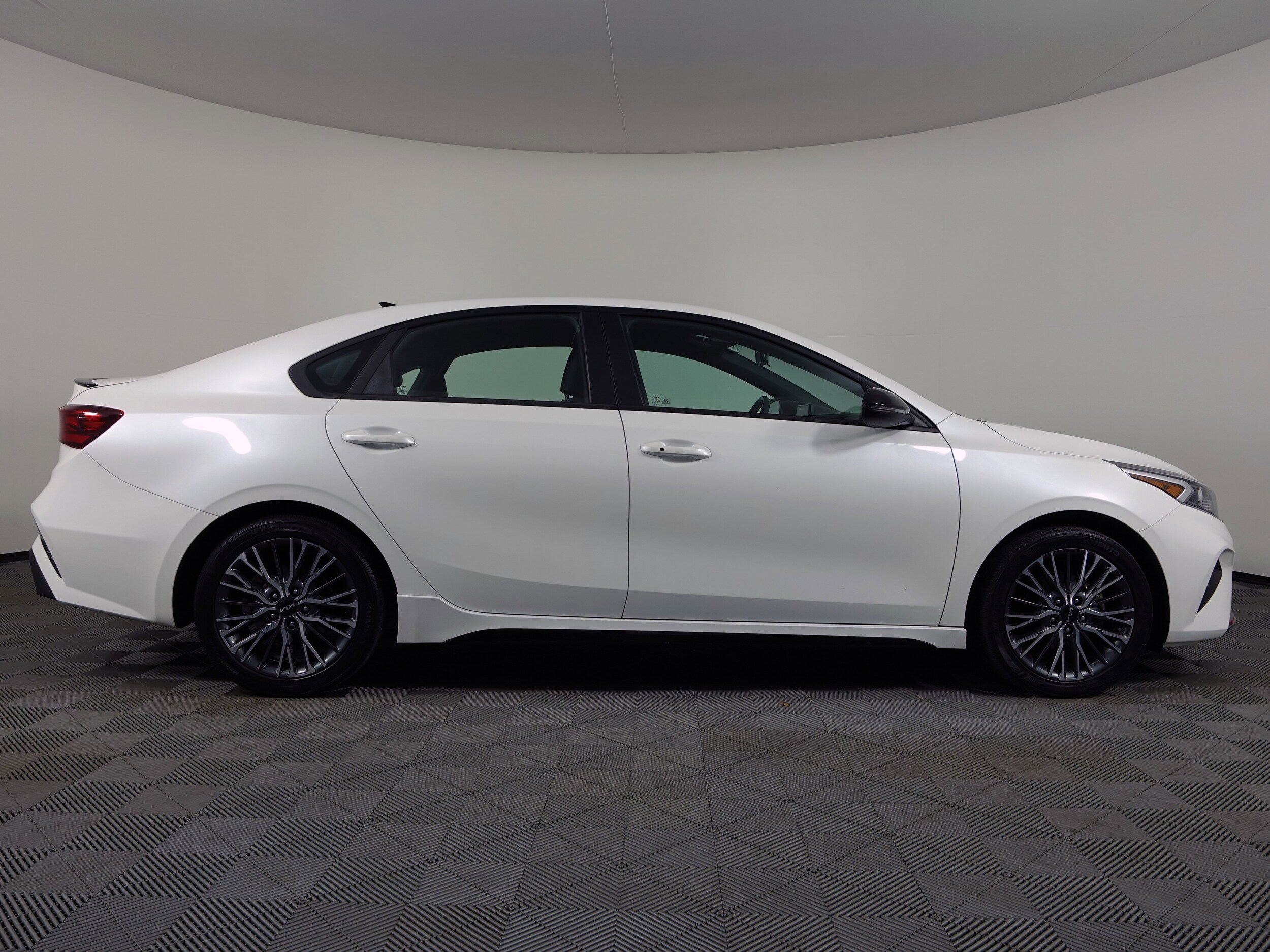 2023 Kia Forte GT-Line photo 2