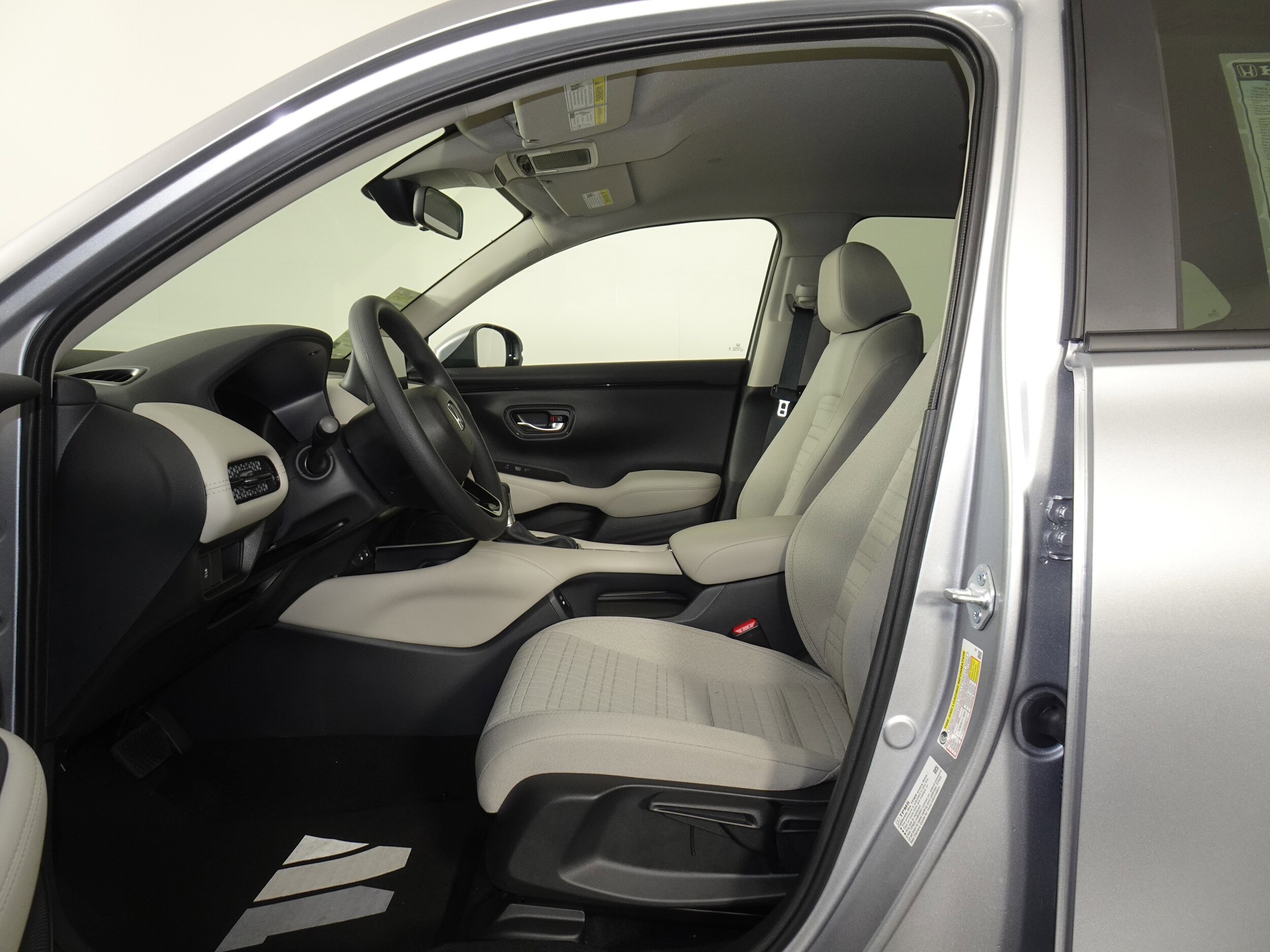 2026 Honda HR-V LX photo 4