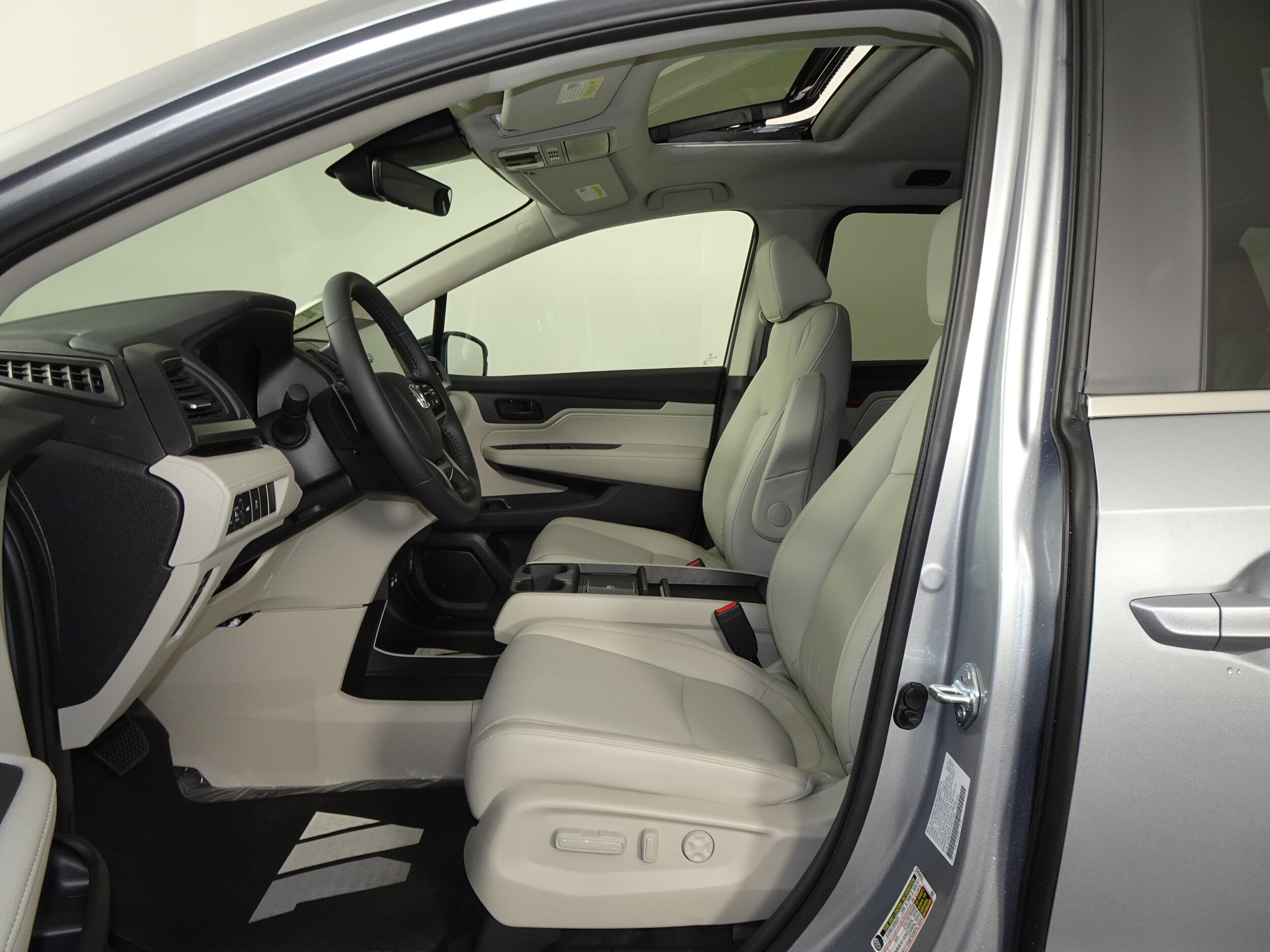 2026 Honda Odyssey EX-L photo 4