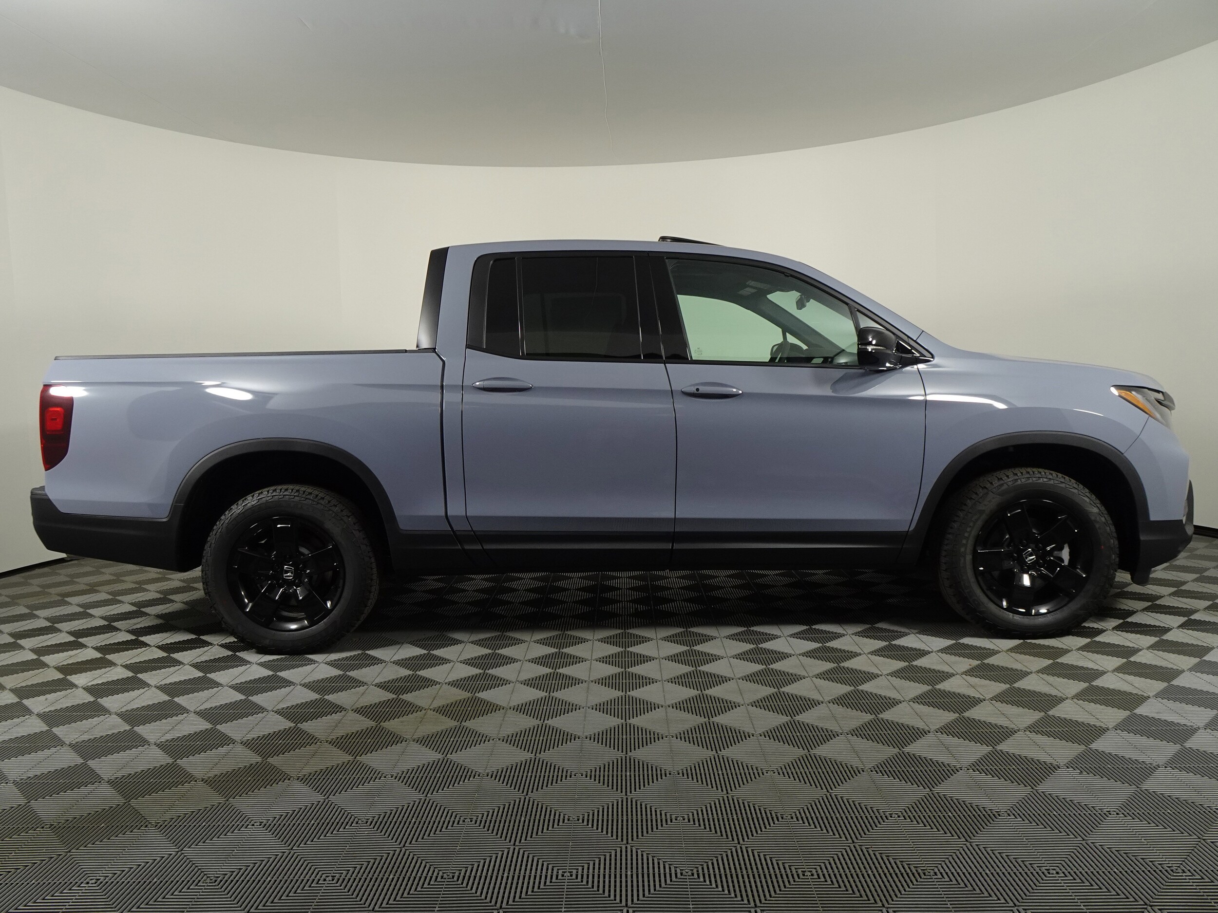 2026 Honda Ridgeline Black Edition photo 2