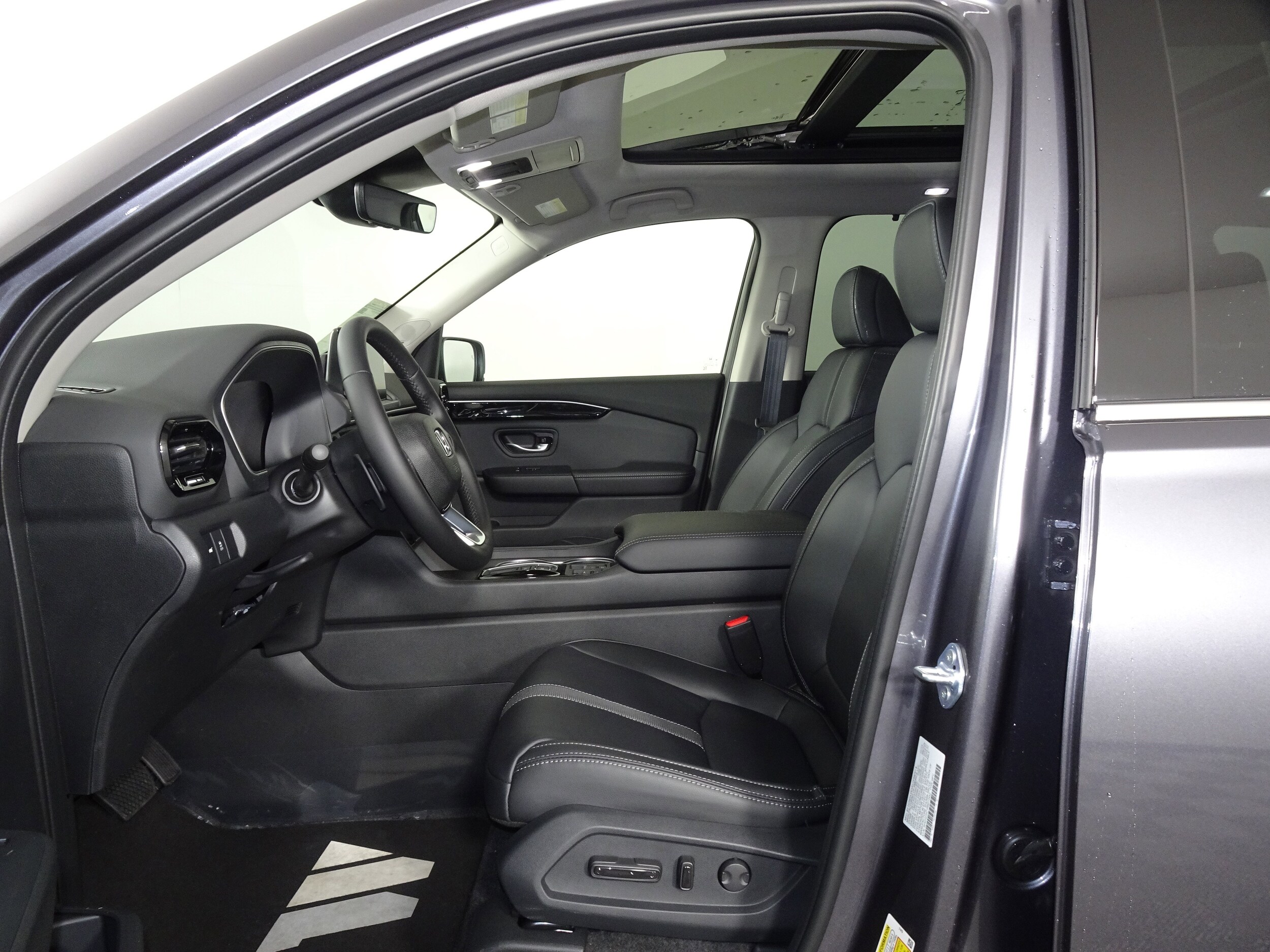 2025 Honda Pilot Touring photo 3