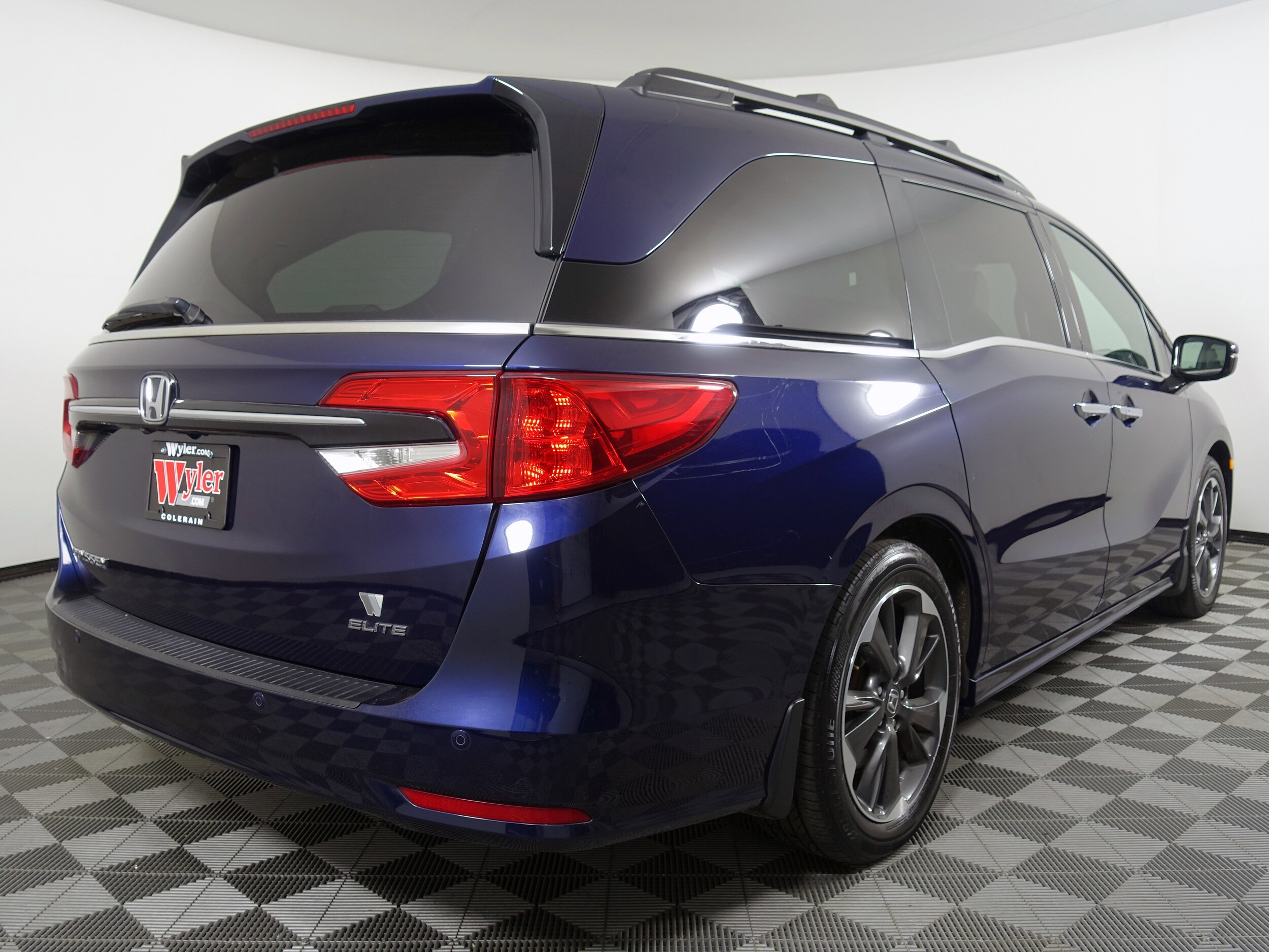 2023 Honda Odyssey Elite photo 2