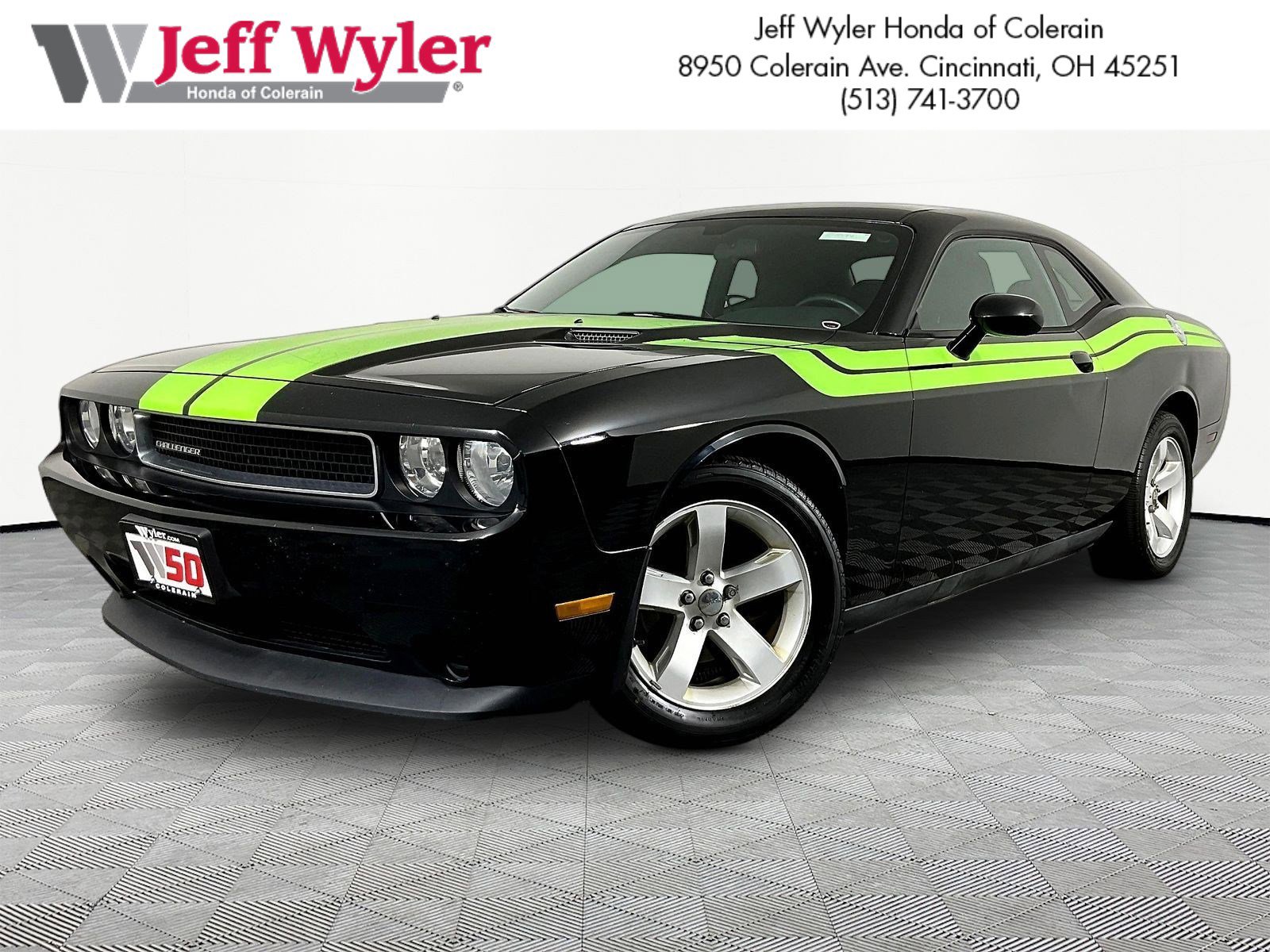 2013 Dodge Challenger SXT's photo