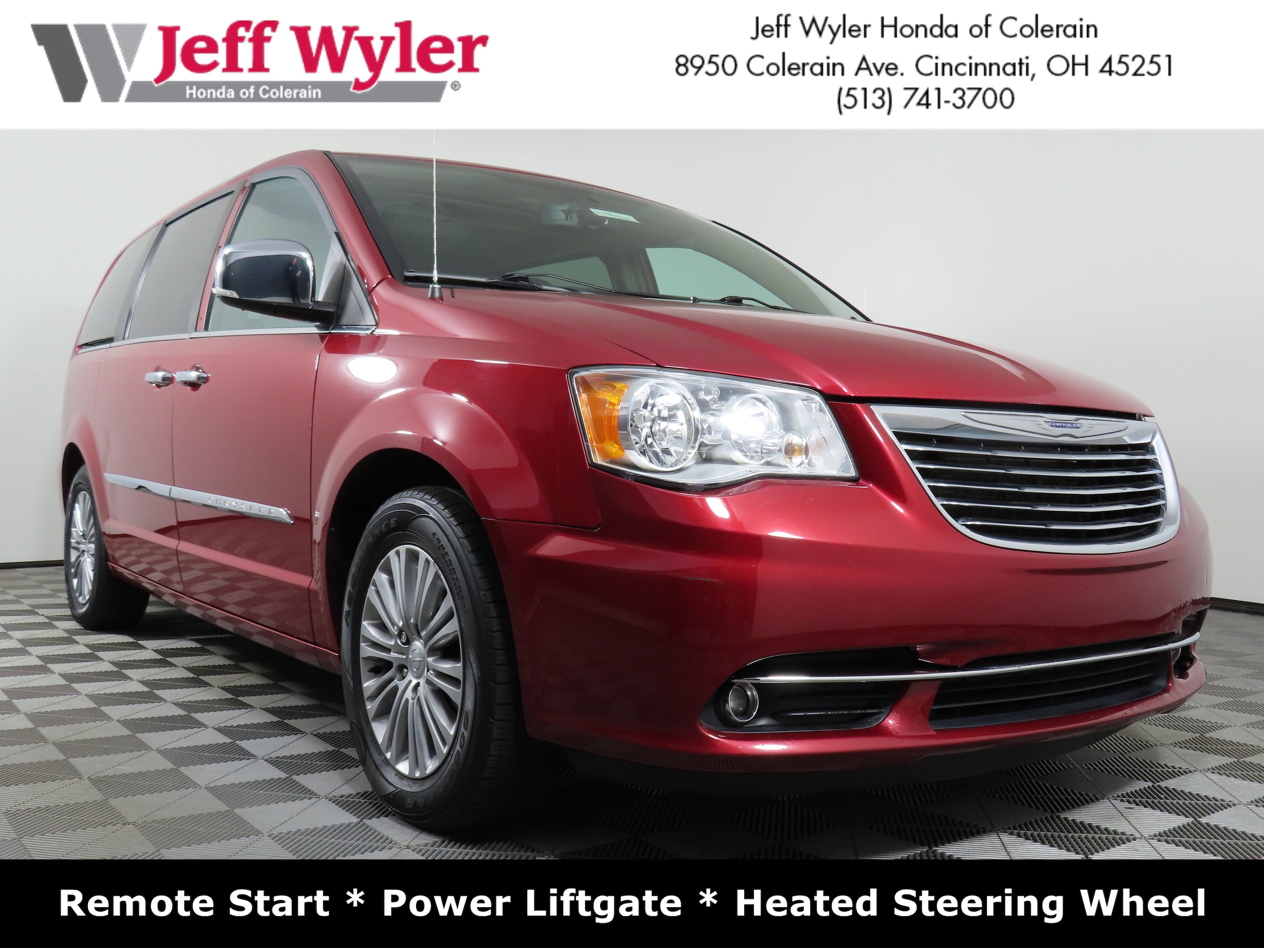 2016 Chrysler Town & Country Anniversary Edition