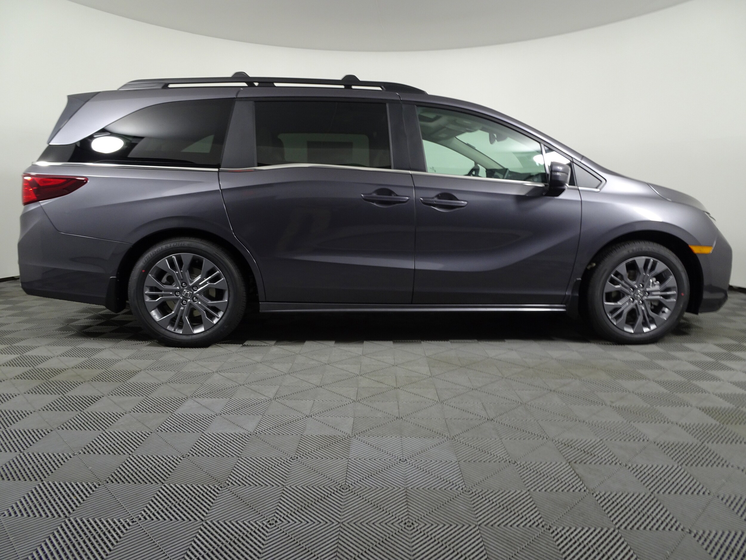 2026 Honda Odyssey Touring photo 2