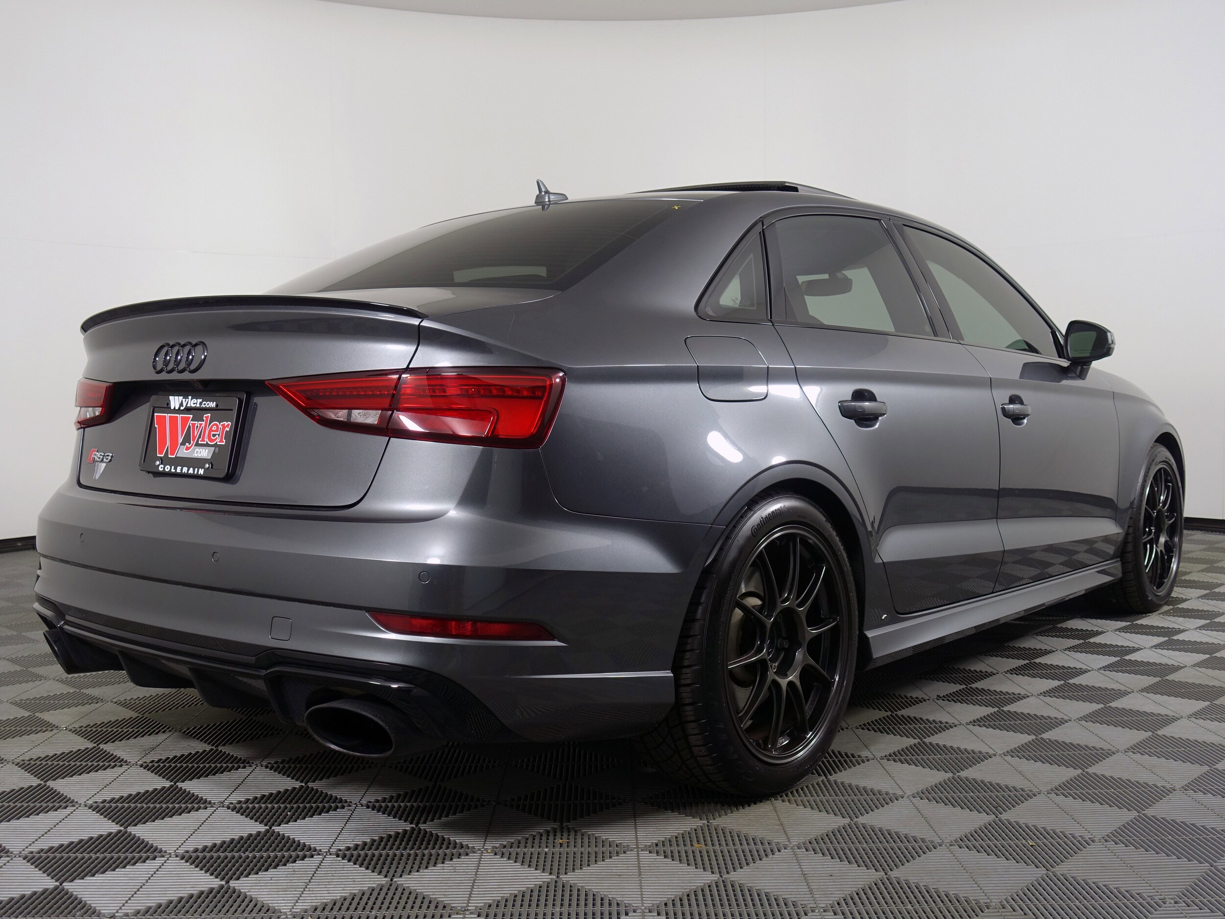 2018 Audi RS 3 Base photo 3