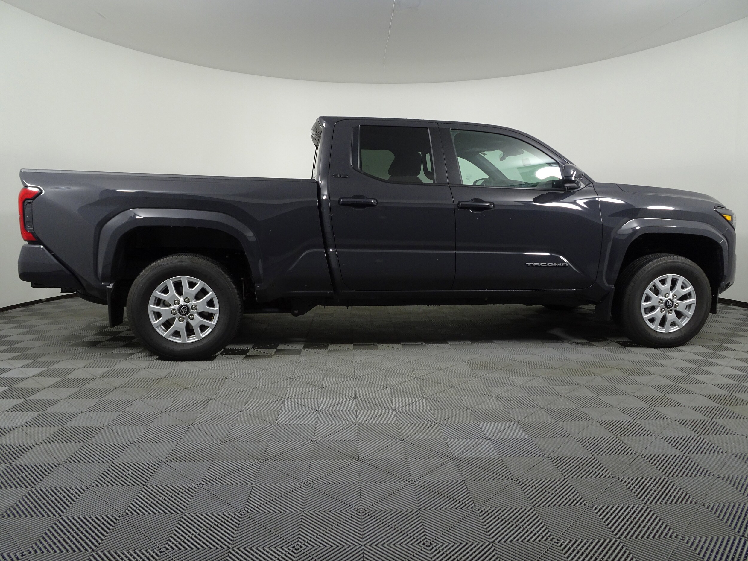 2024 Toyota Tacoma SR5 Double Cab photo 2