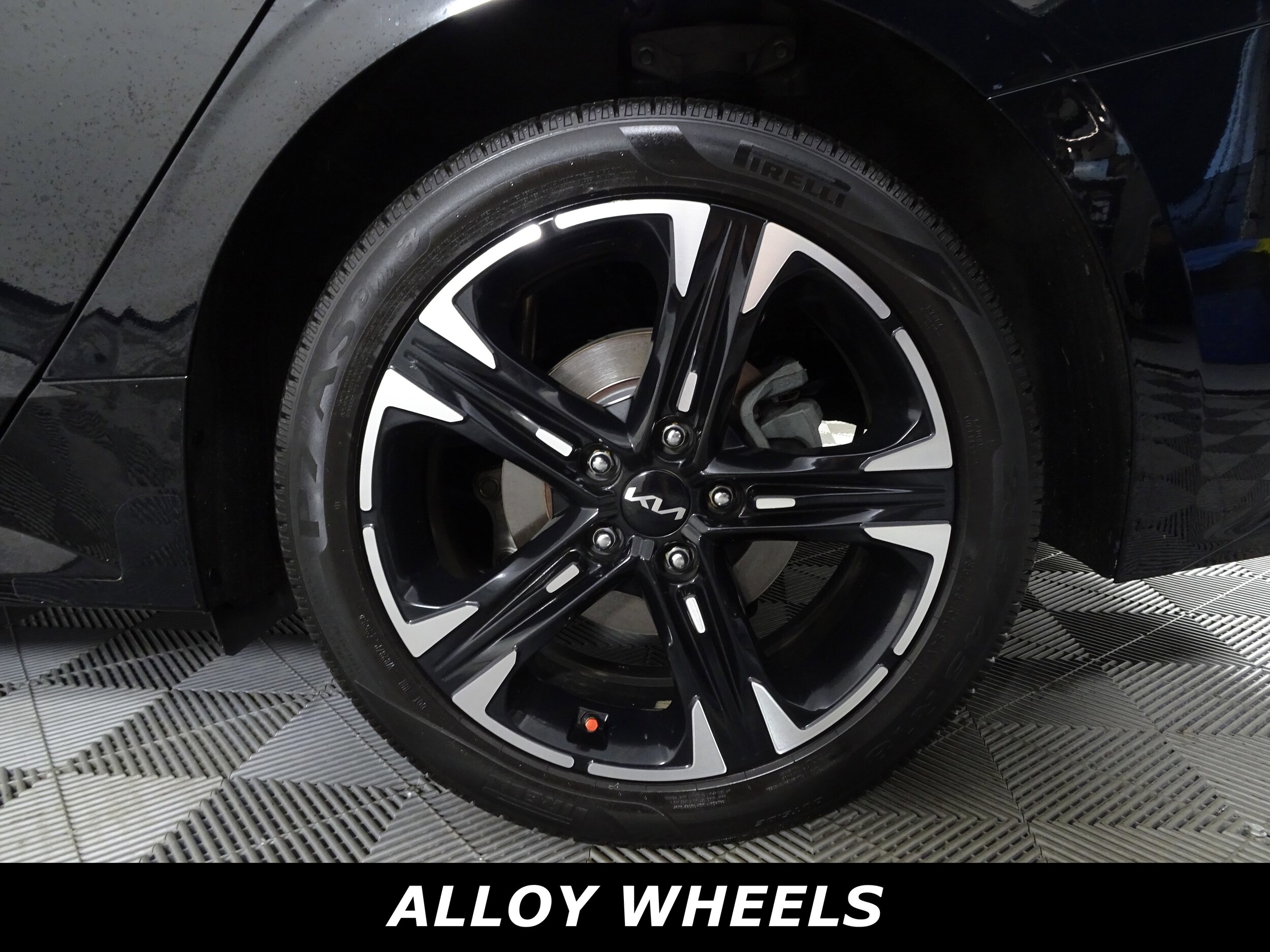 2023 Kia K5 GT-Line photo 3