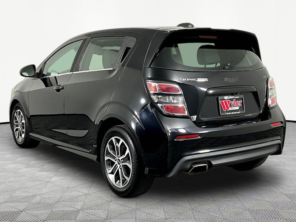 Used 2018 Chevrolet Sonic 5dr HB Auto LT w/1SD Hatchback