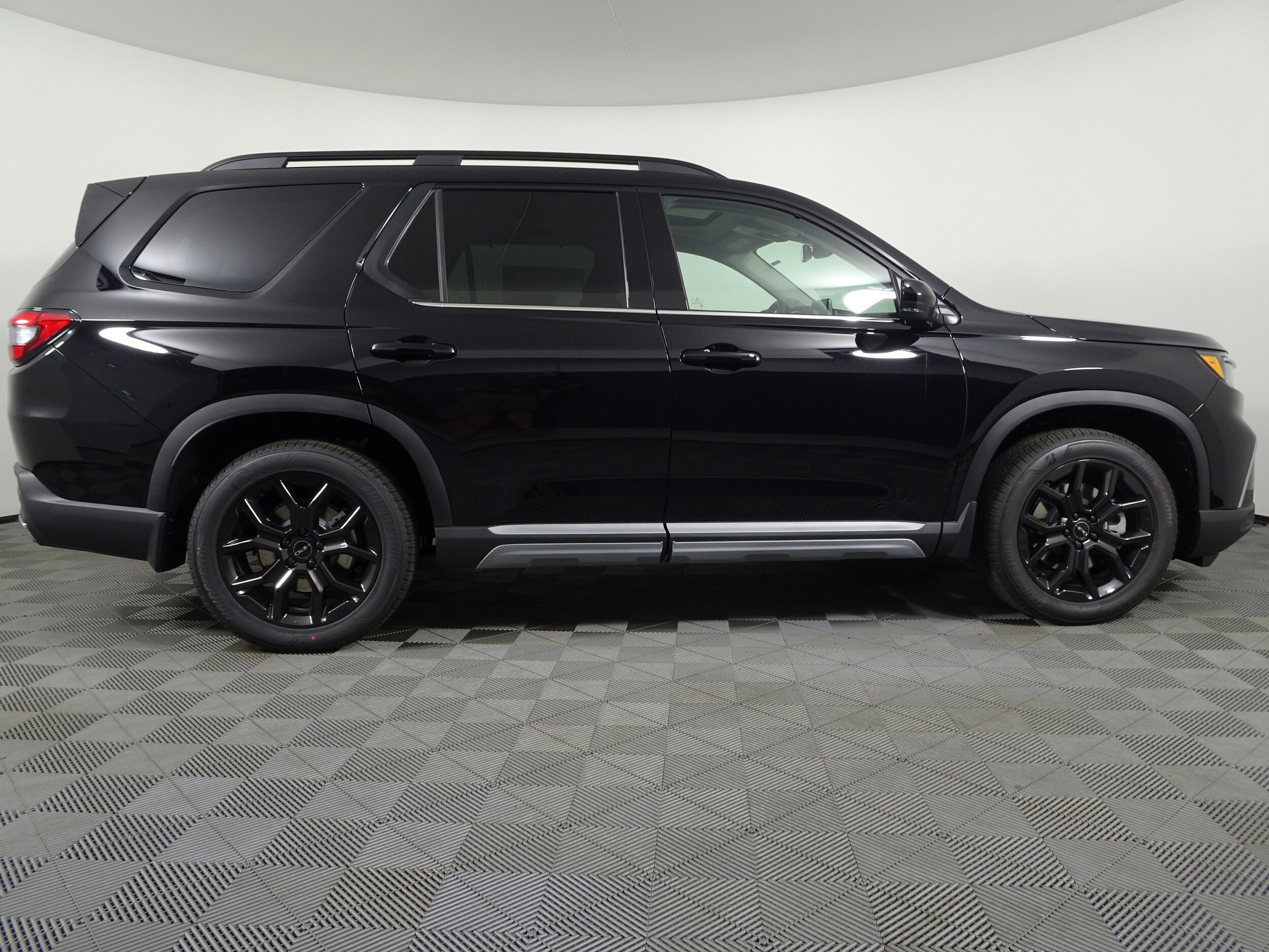 2025 Honda Pilot Touring photo 2