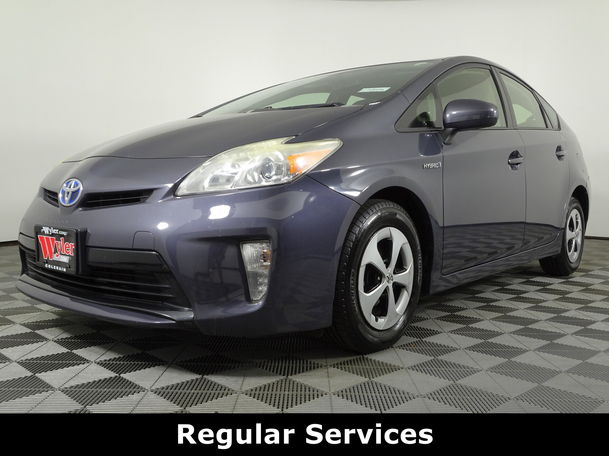 2013 Toyota Prius Three photo 2