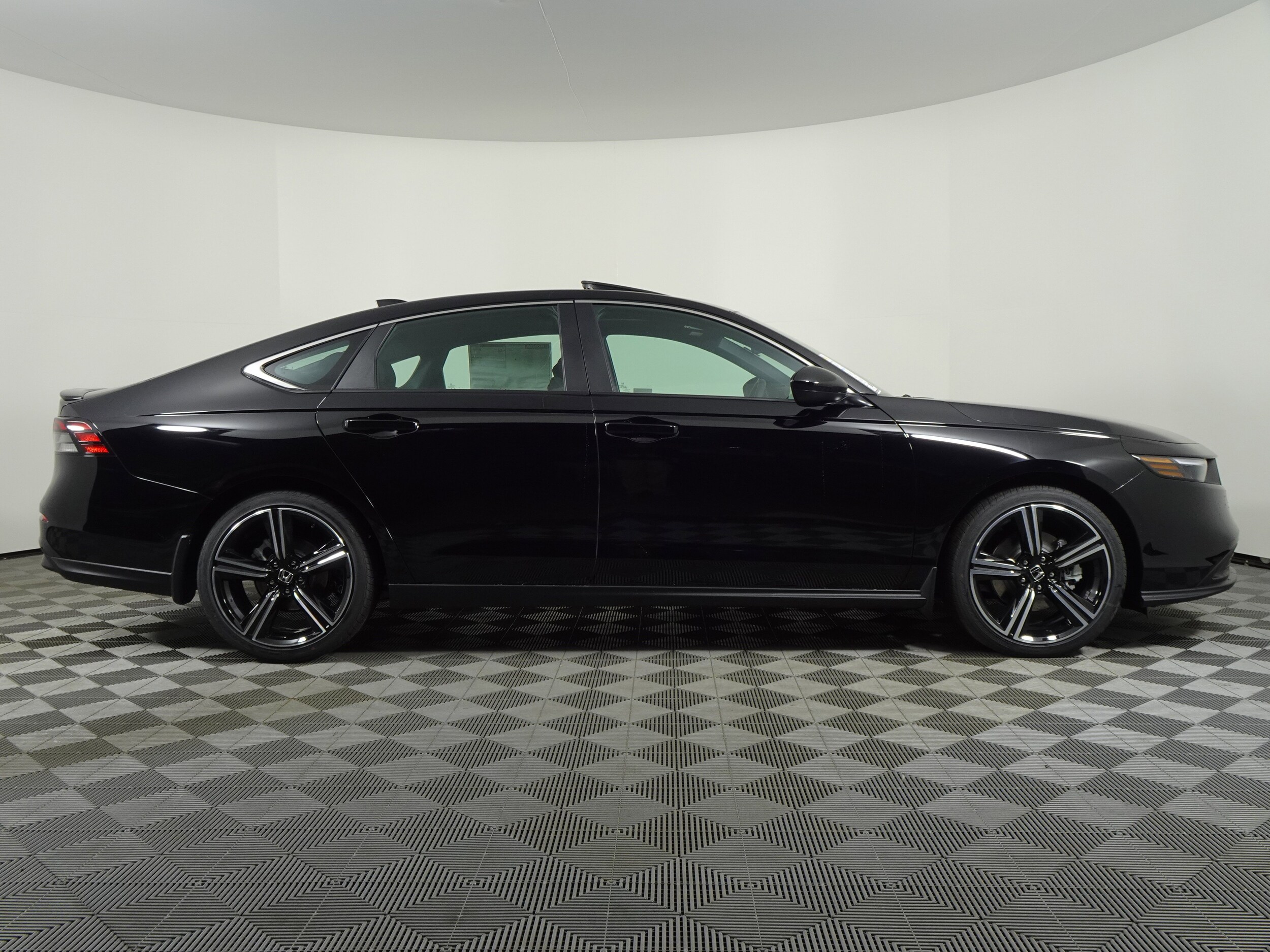 2025 Honda Accord Hybrid Sport photo 2